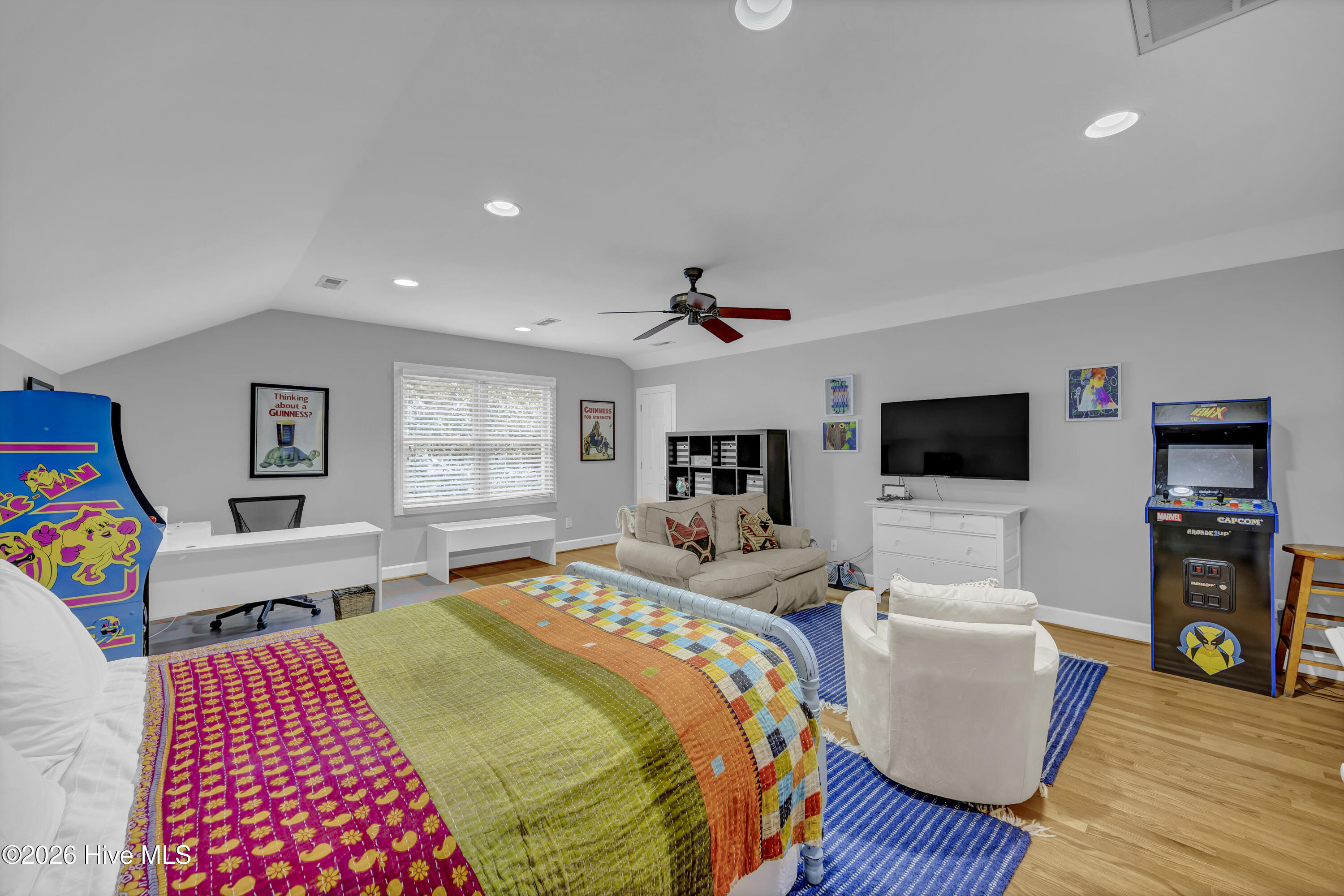 100549604 | Photo 14