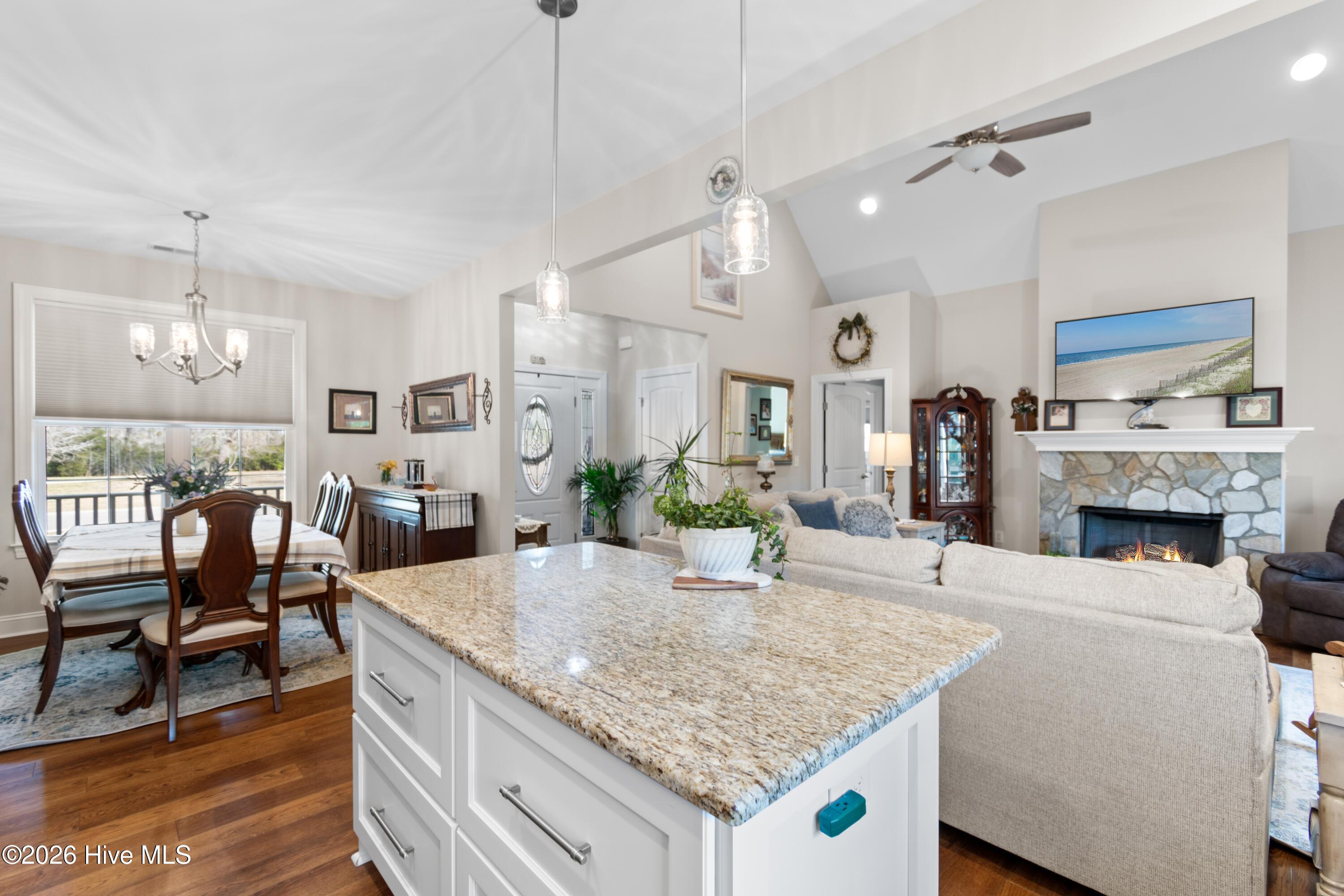 100548806 | Photo 20