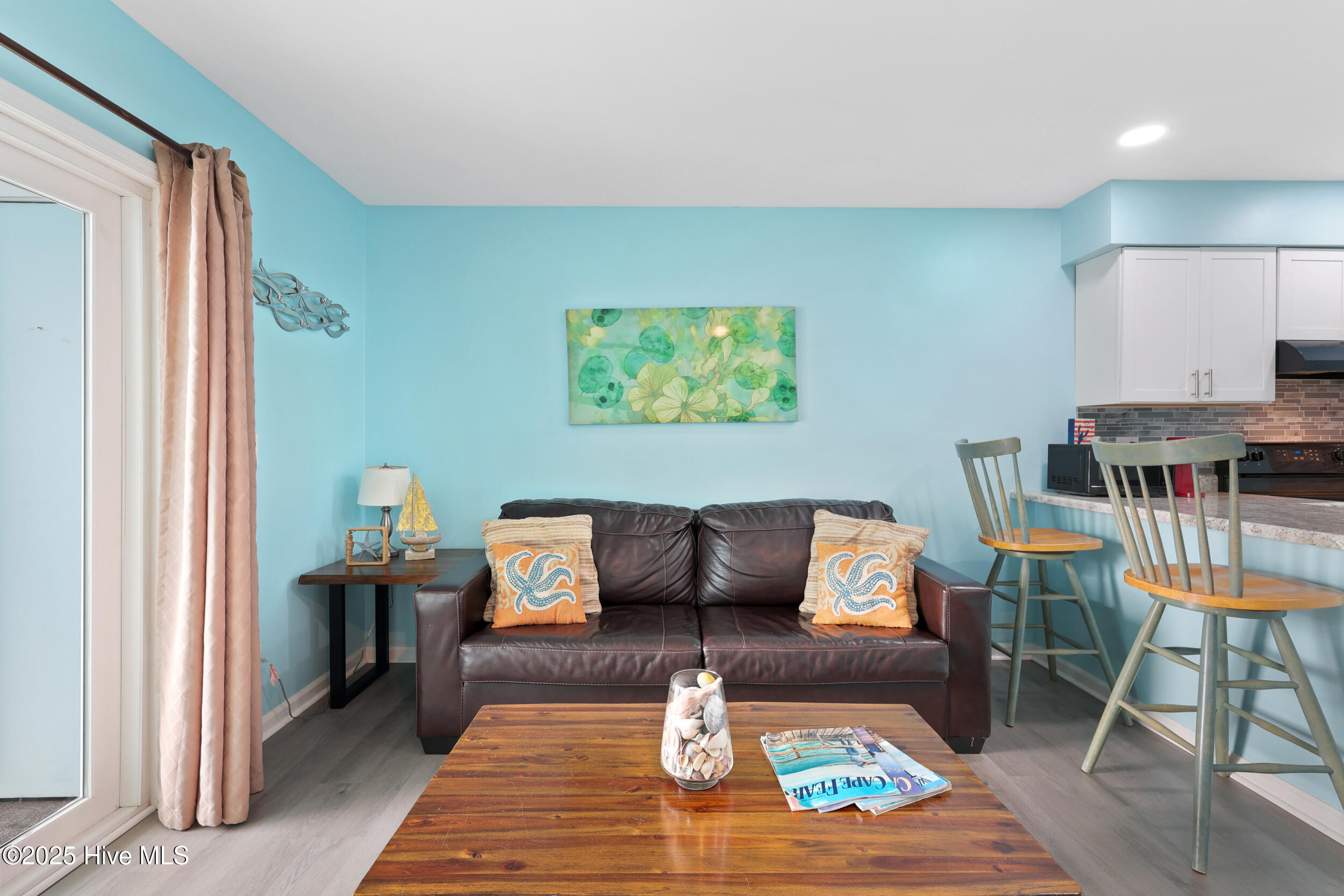 100534388 | Photo 11