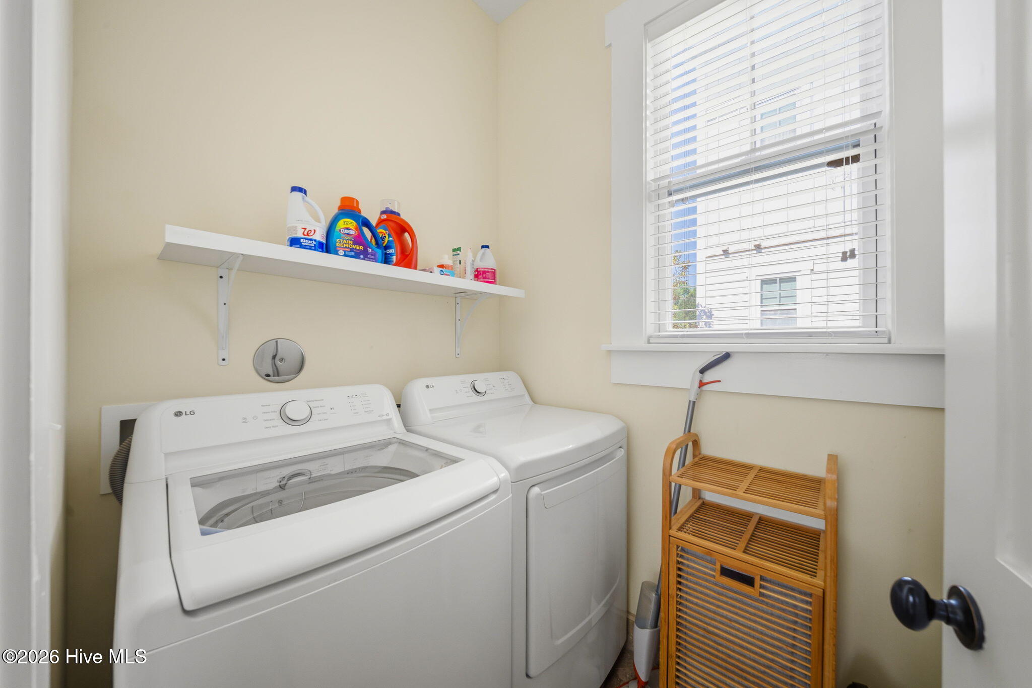 100568047 | Photo 35