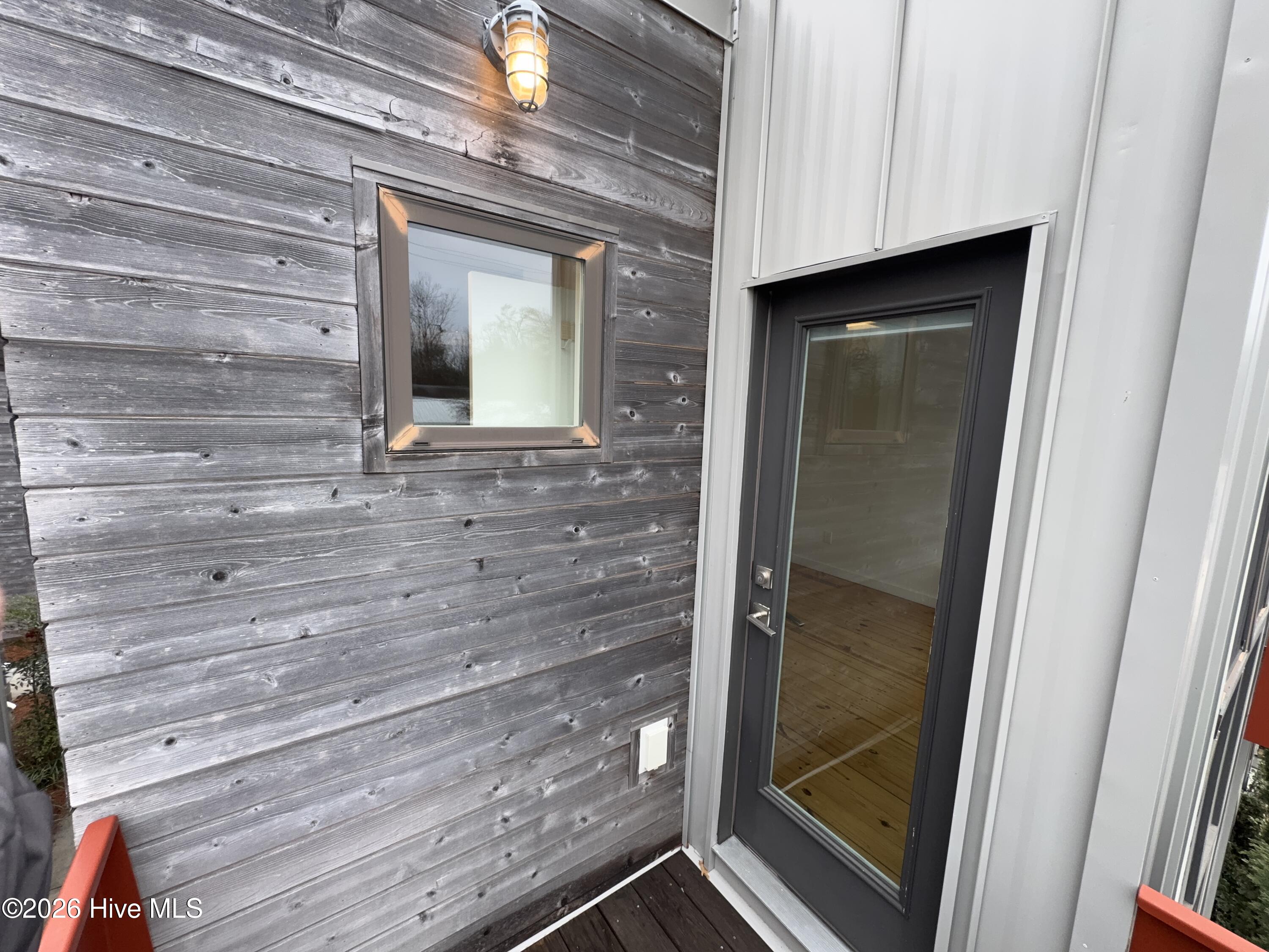 100553262 | Photo 14