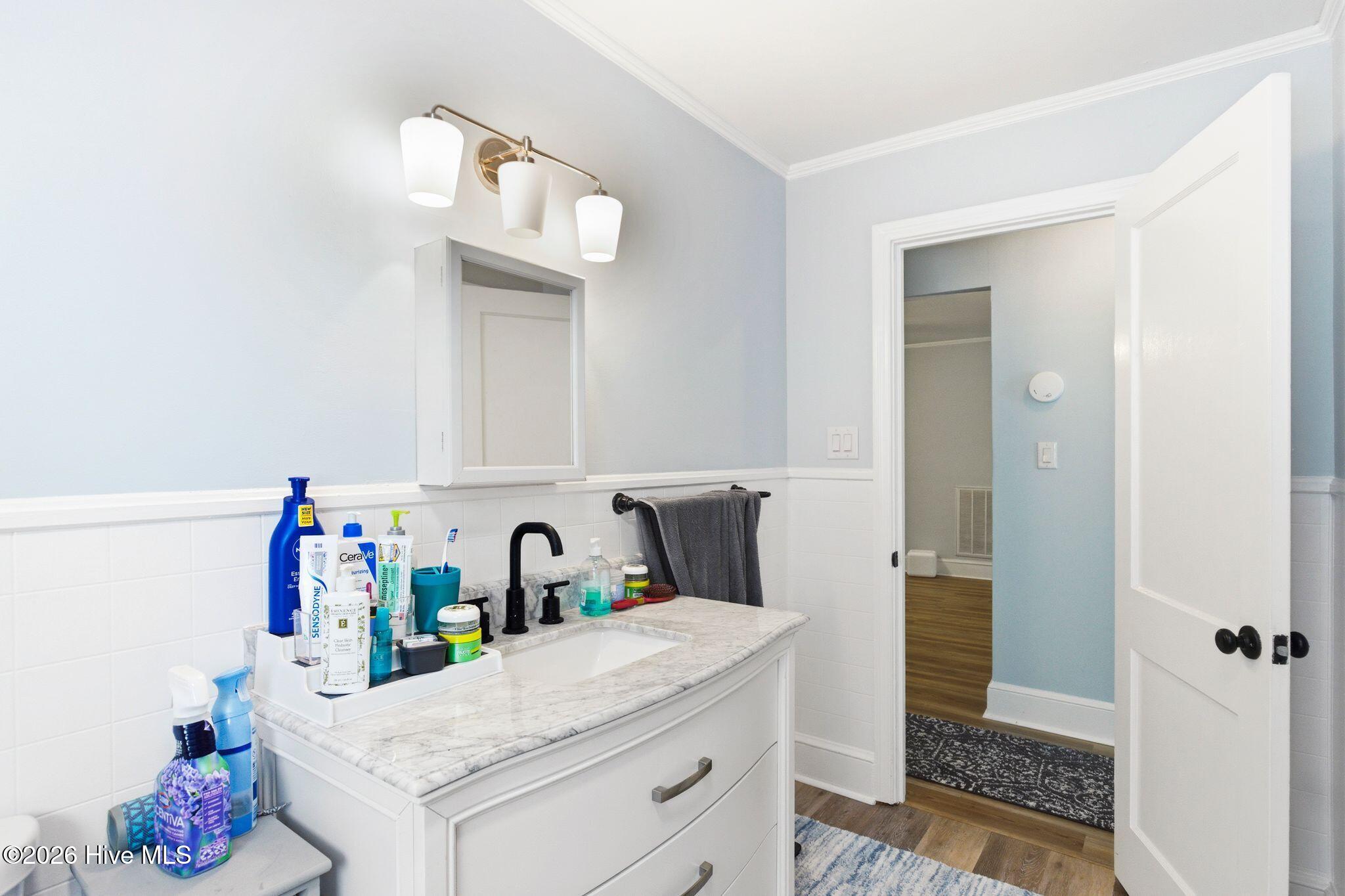 100562415 | Photo 30