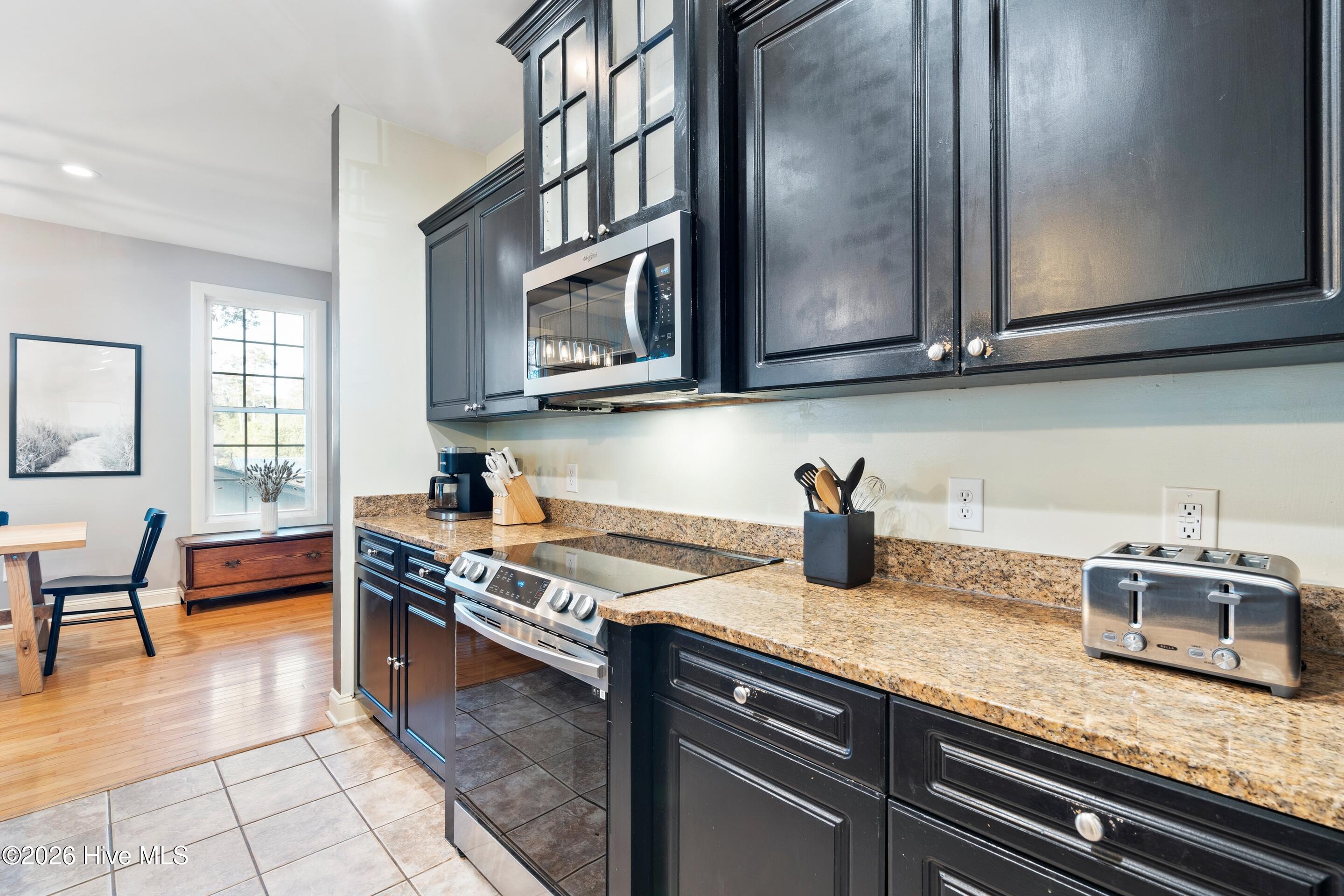 100549187 | Photo 35