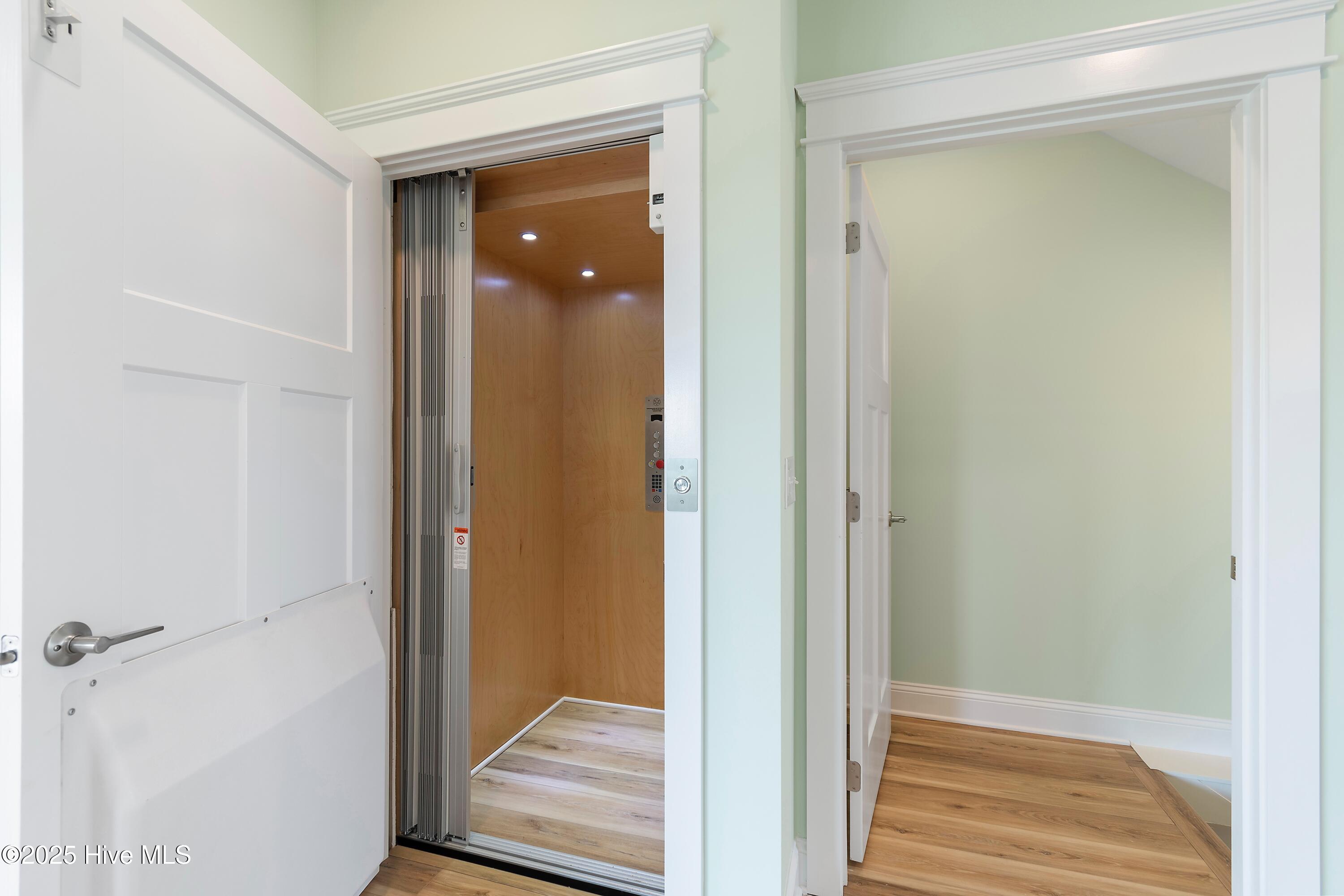 100549252 | Photo 57