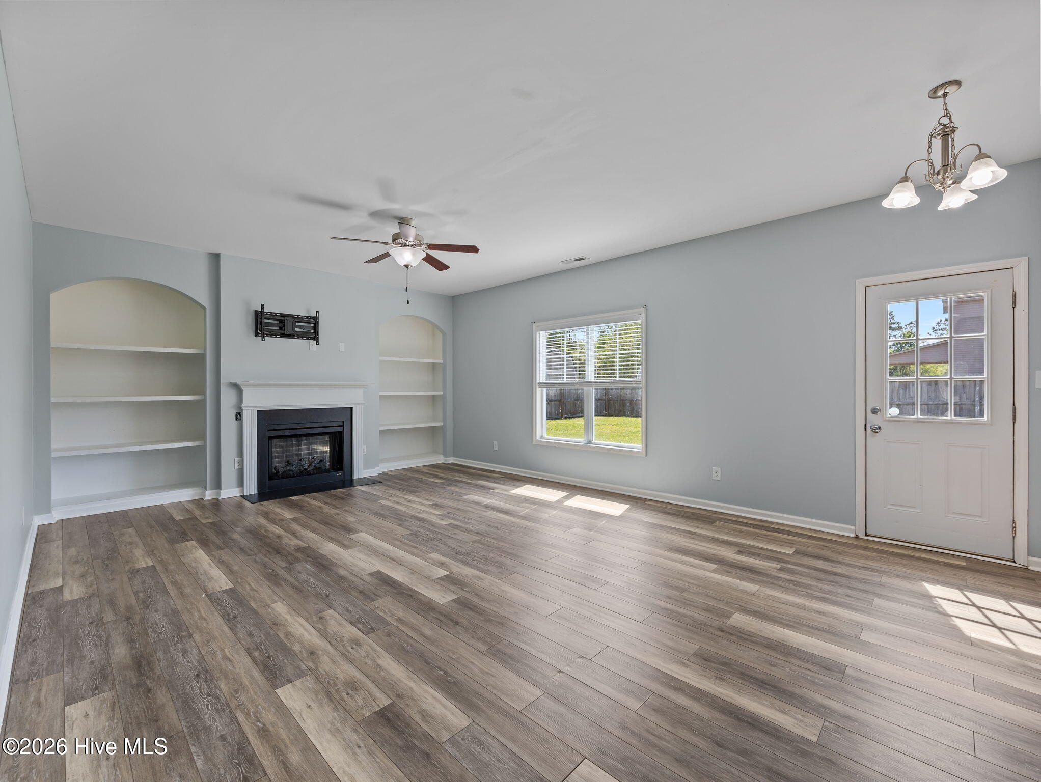 100568033 | Photo 10