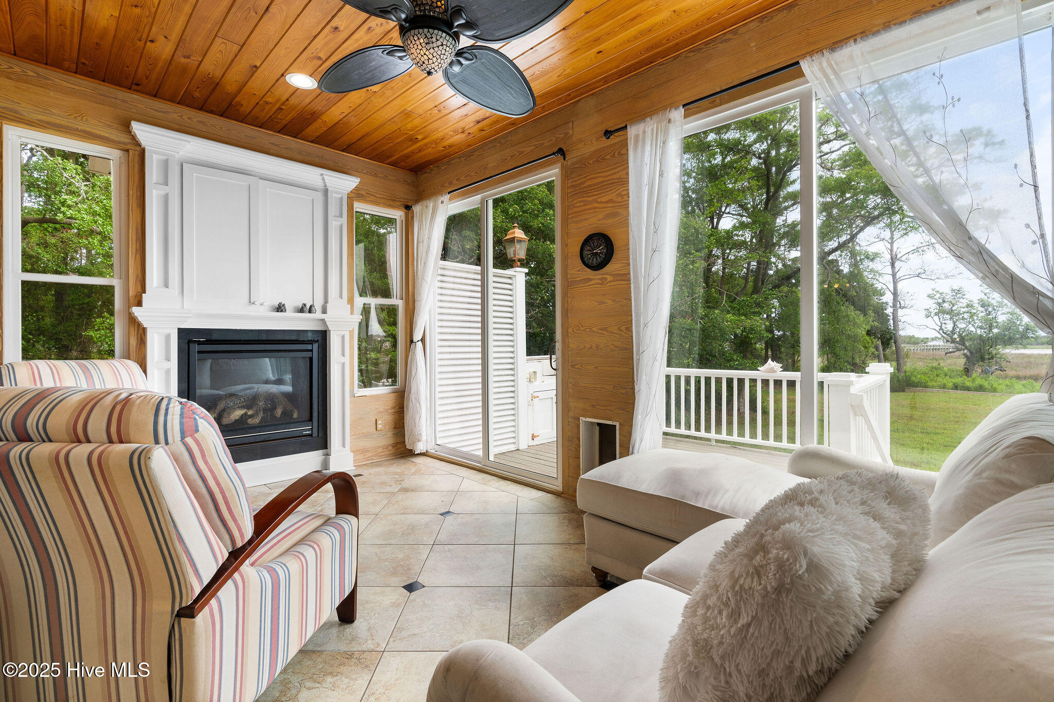 100556700 | Photo 30