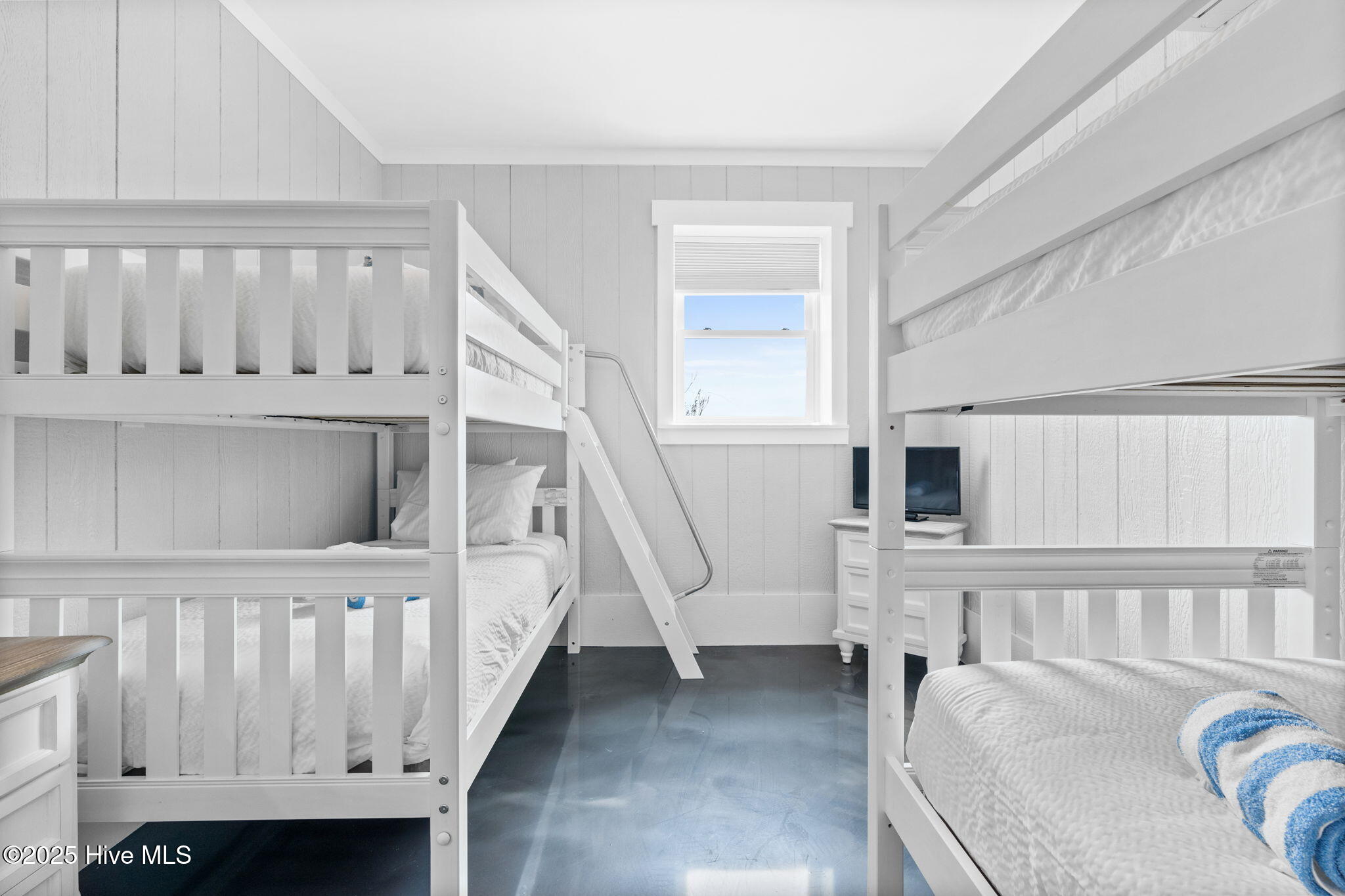 100498196 | Photo 76