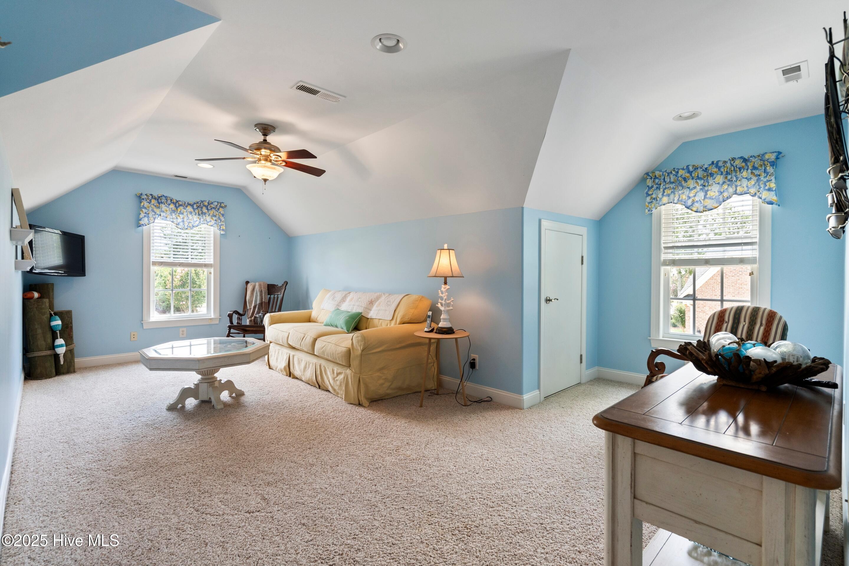 100518438 | Photo 48