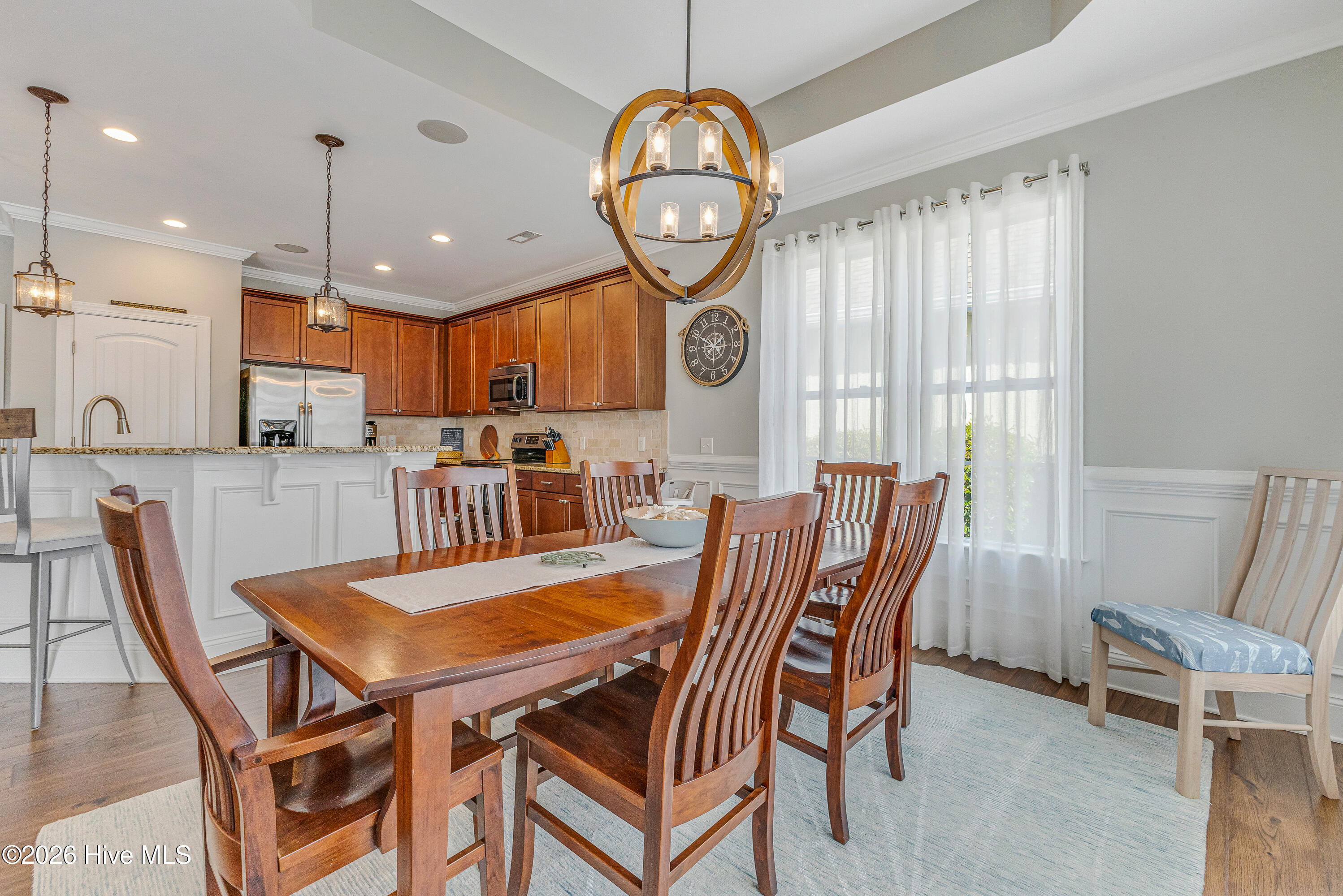 100553898 | Photo 11