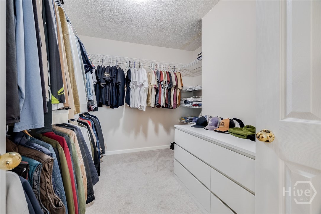 OWNERS LARGE WALK IN CLOSET