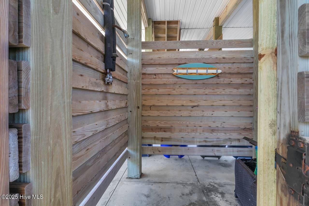 100543948 | Photo 65