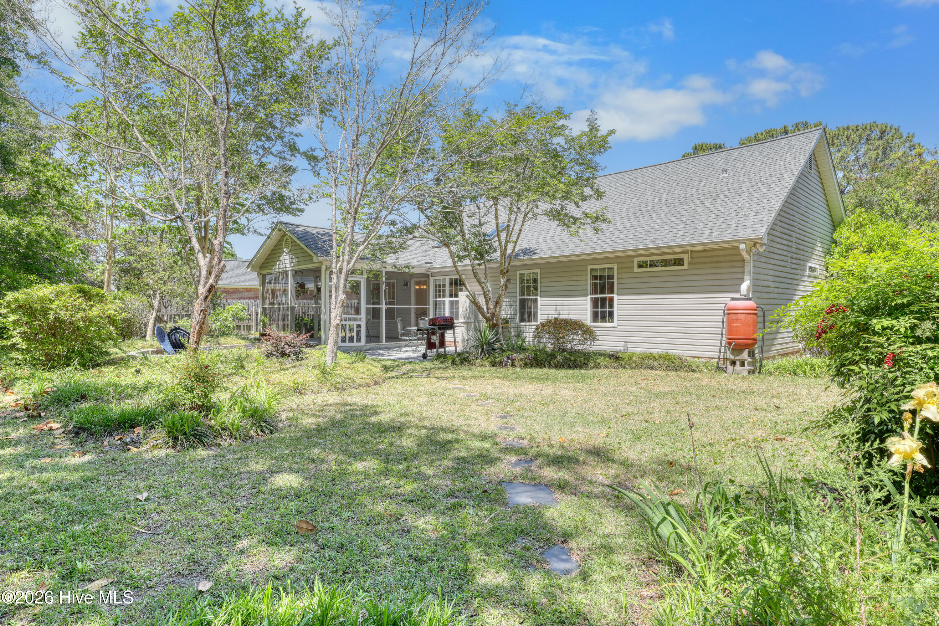 100568485 | Photo 42