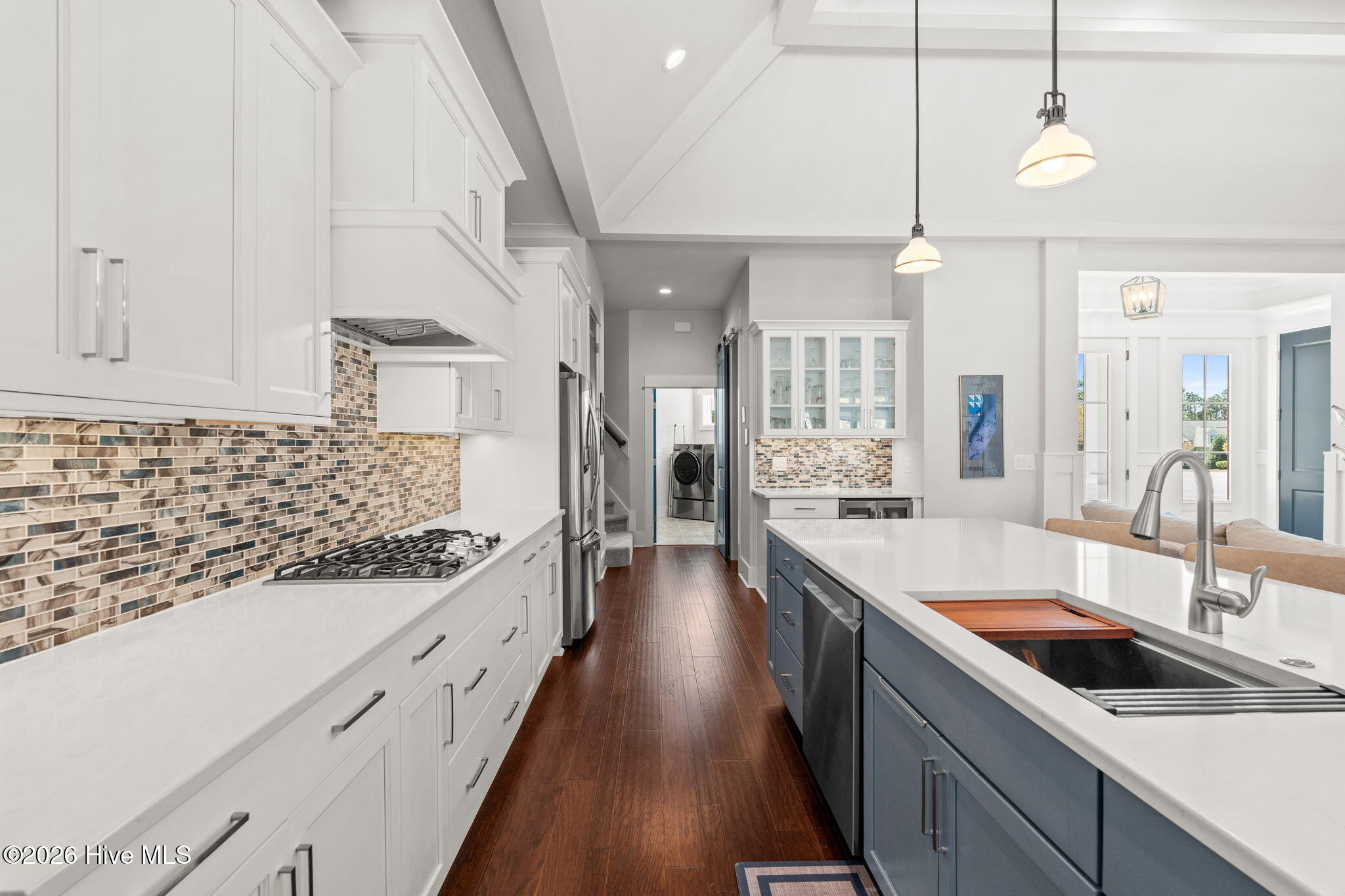 100564943 | Photo 16