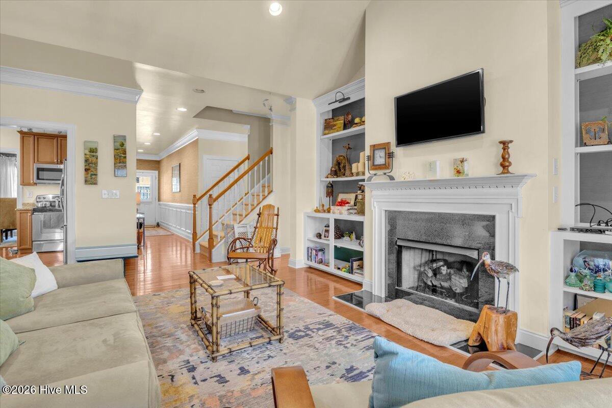 100548229 | Photo 32