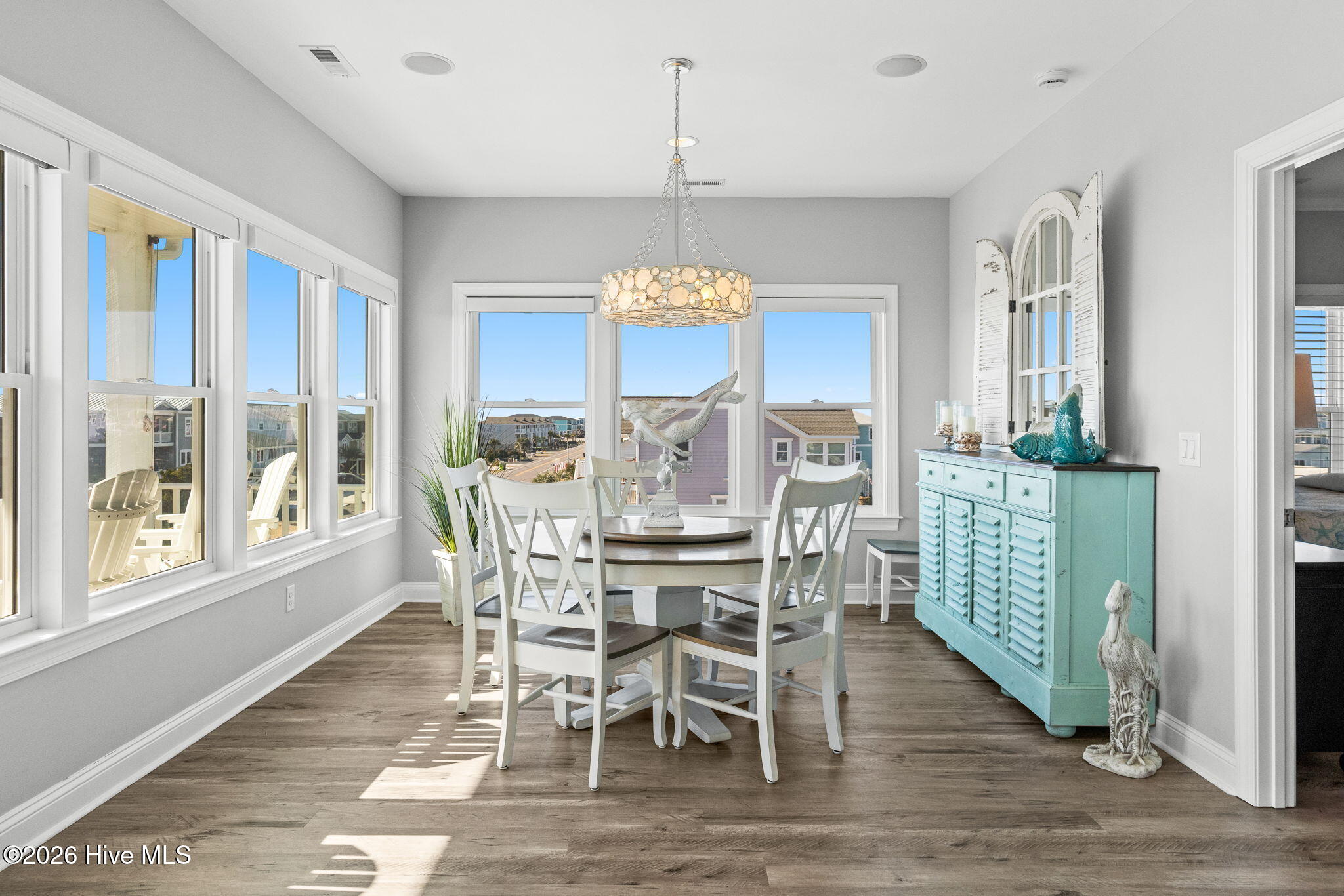 100555015 | Photo 19