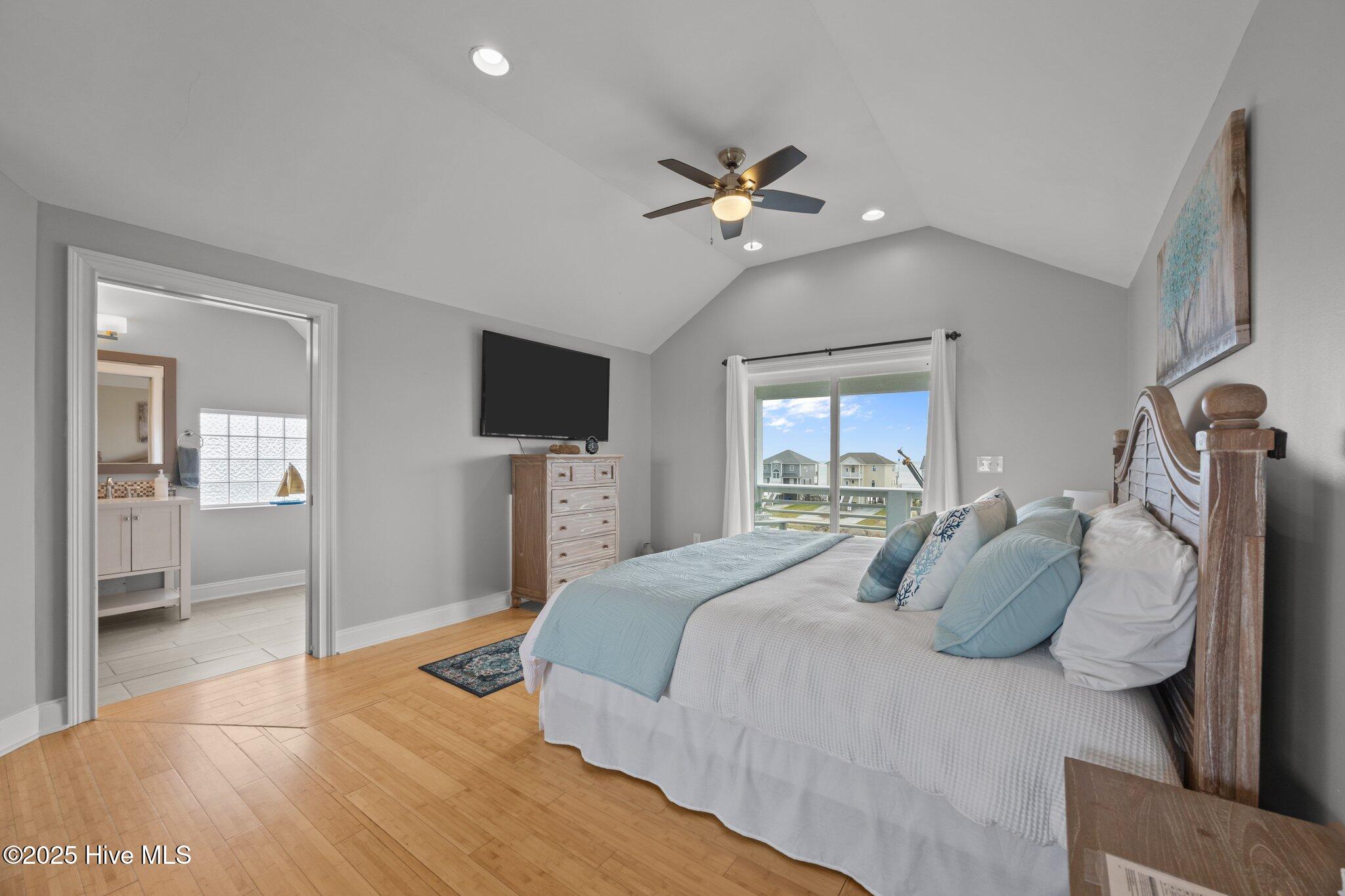 100506414 | Photo 32