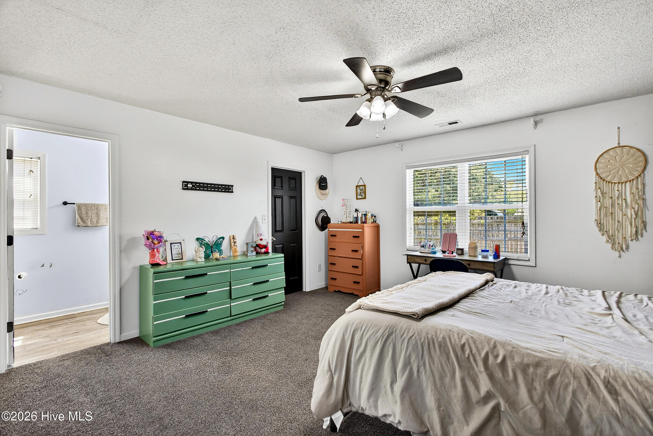 100566610 | Photo 18