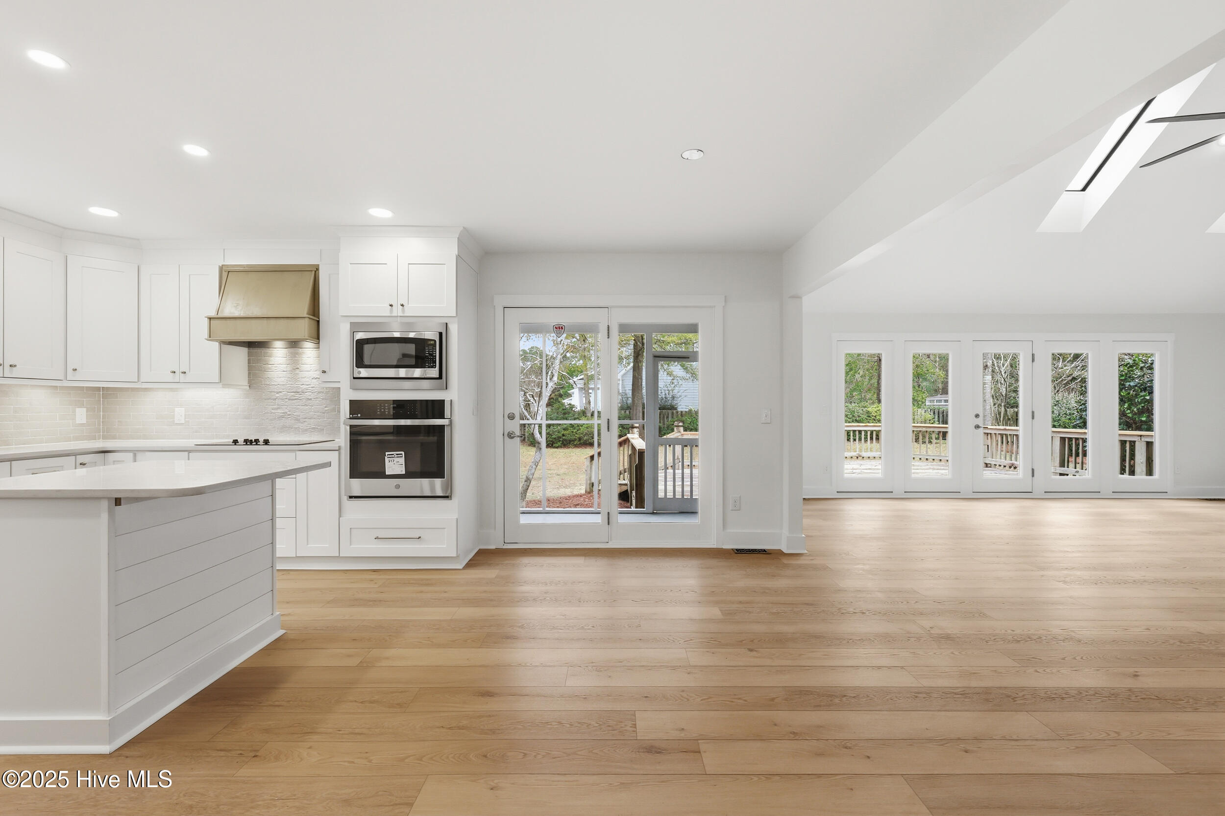 100544794 | Photo 16