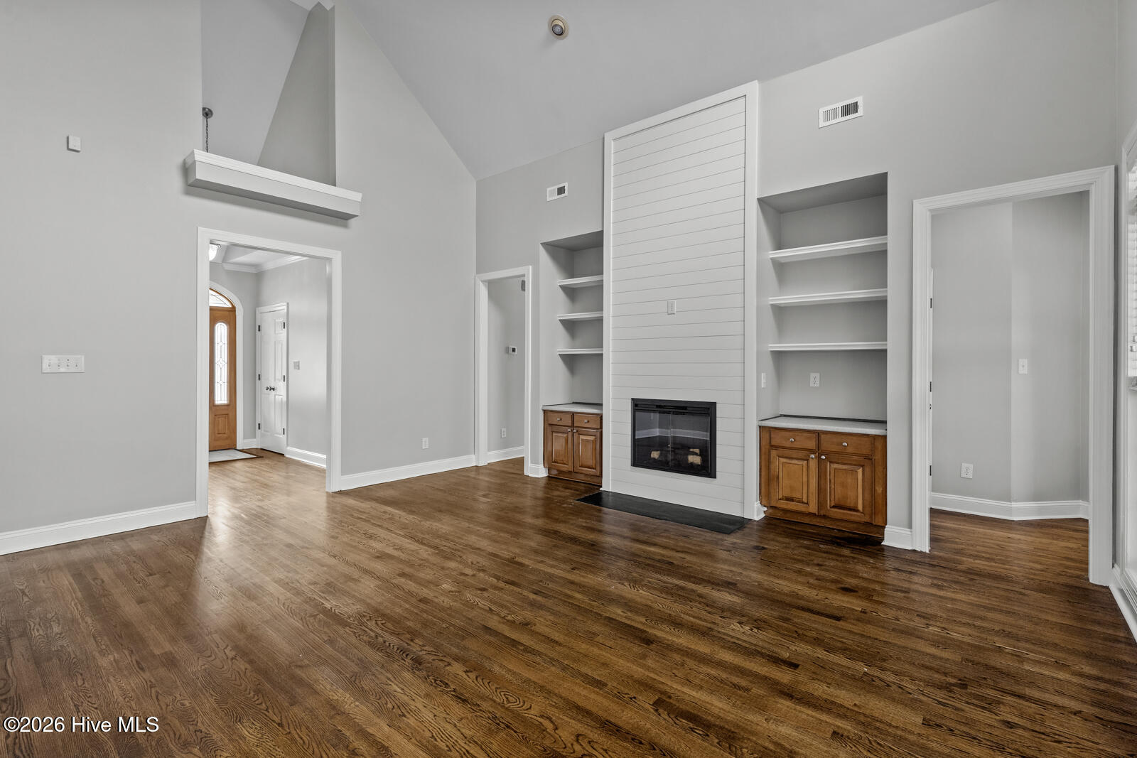 100545911 | Photo 12