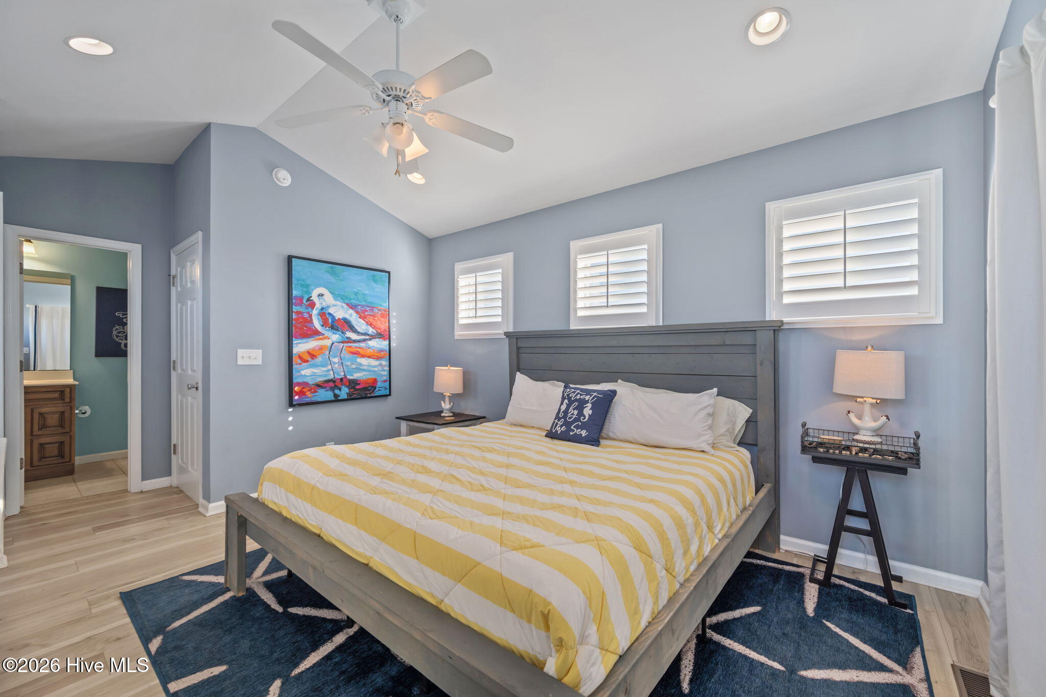 100560974 | Photo 17