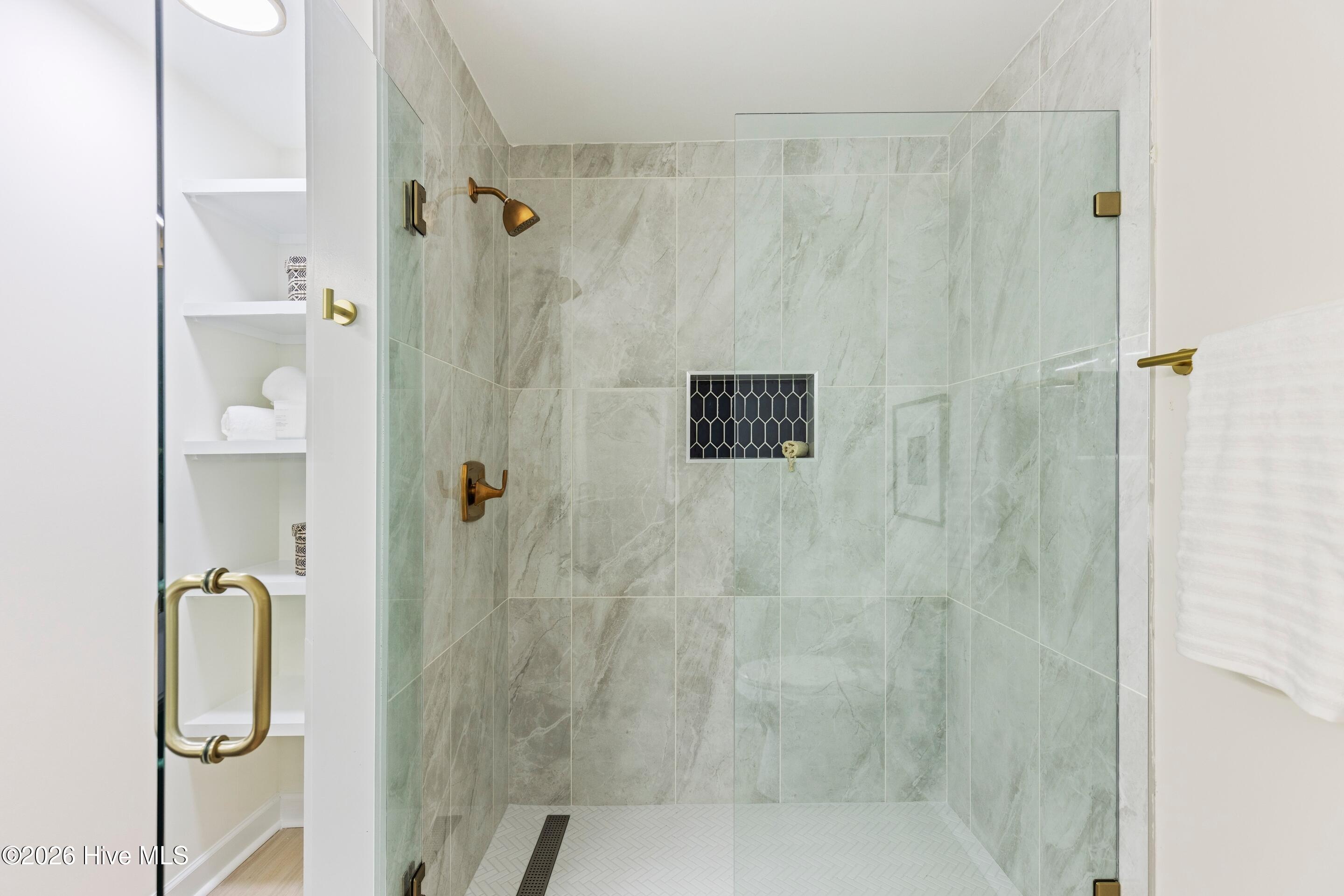 100549199 | Photo 17