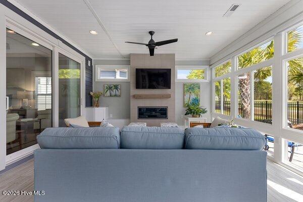 100566172 | Photo 40