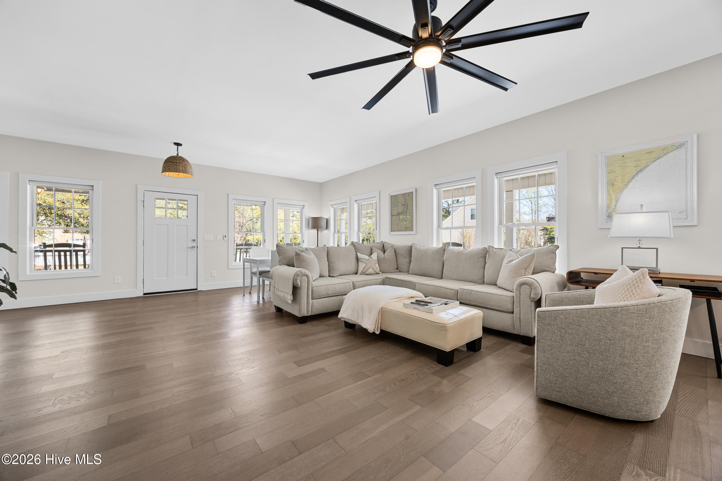 100562849 | Photo 18