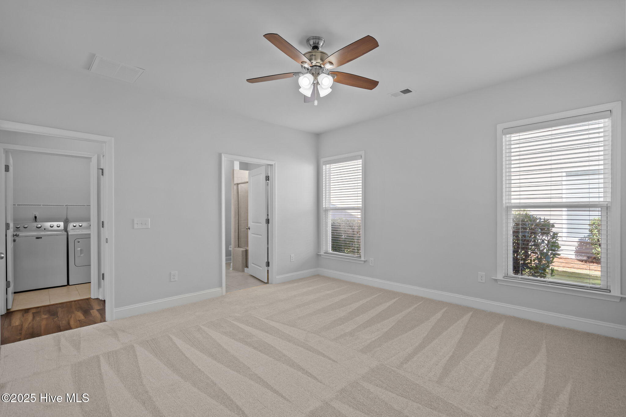 100565127 | Photo 39