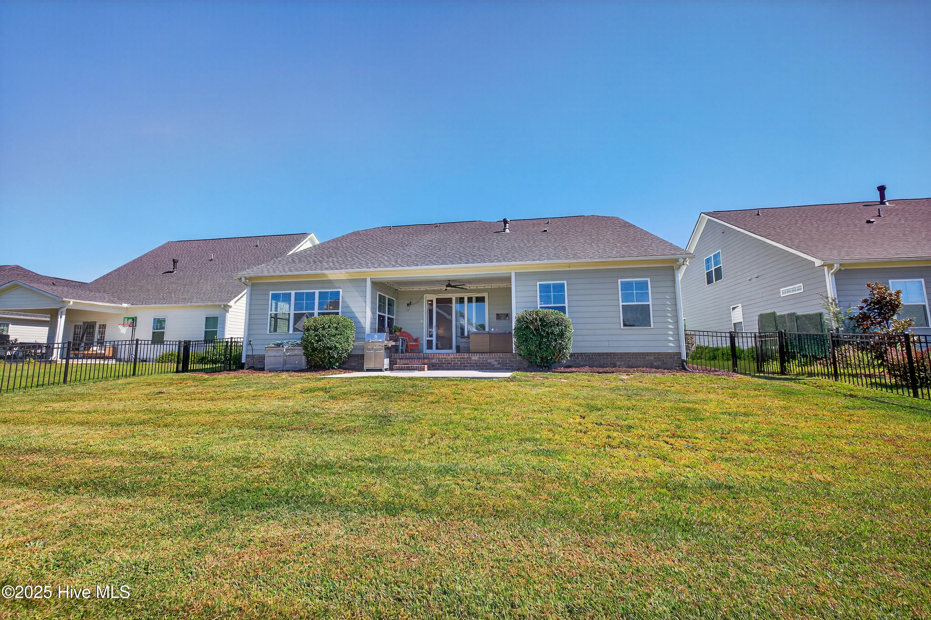 100562726 | Photo 35