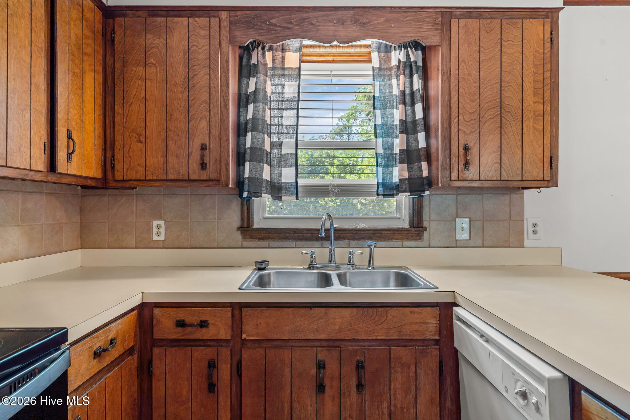 100569090 | Photo 13