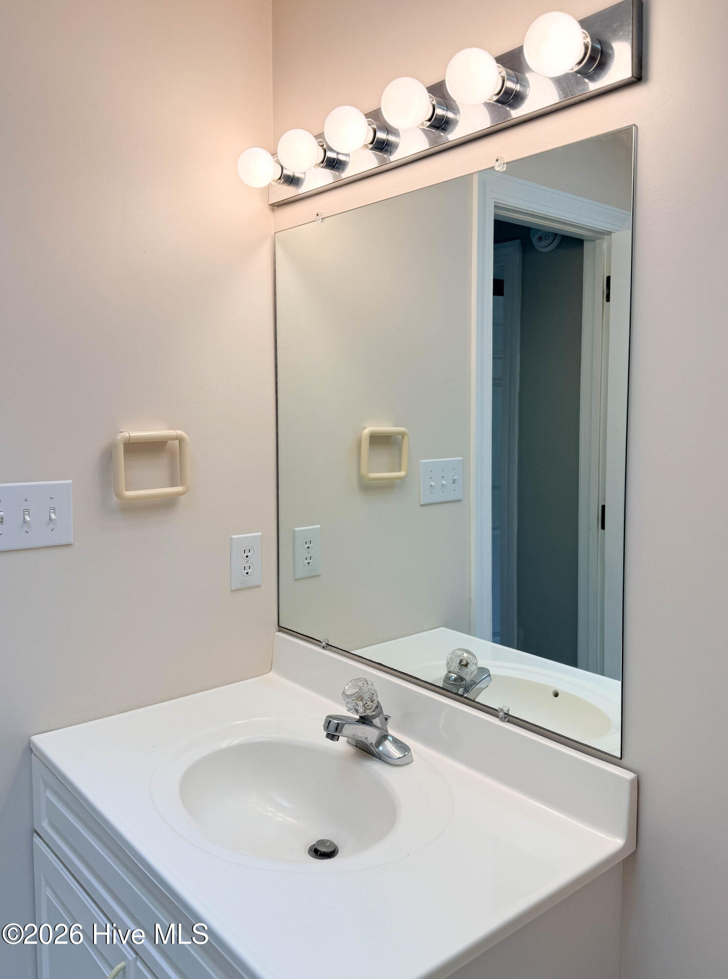 100562741 | Photo 43