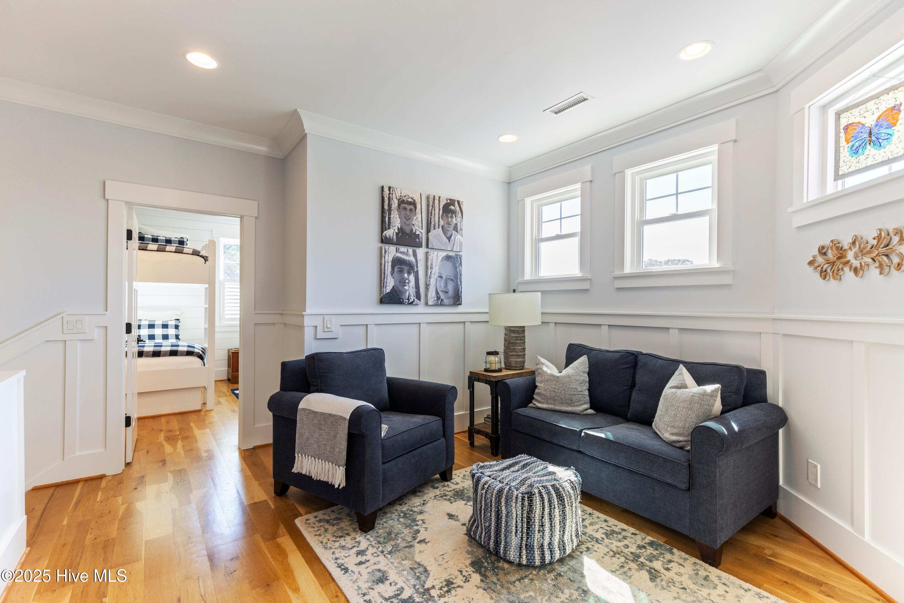 100540413 | Photo 26