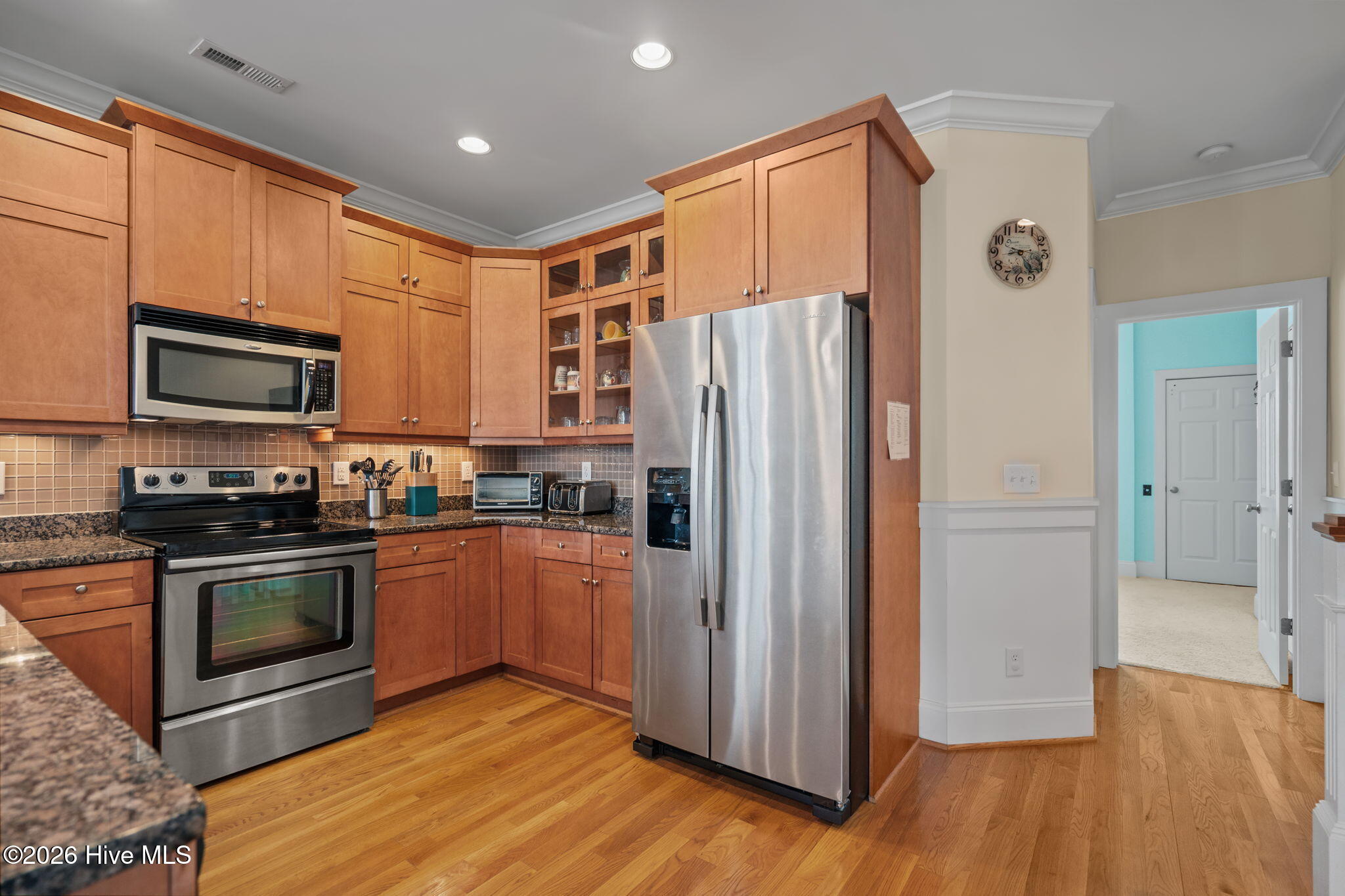 100561147 | Photo 16