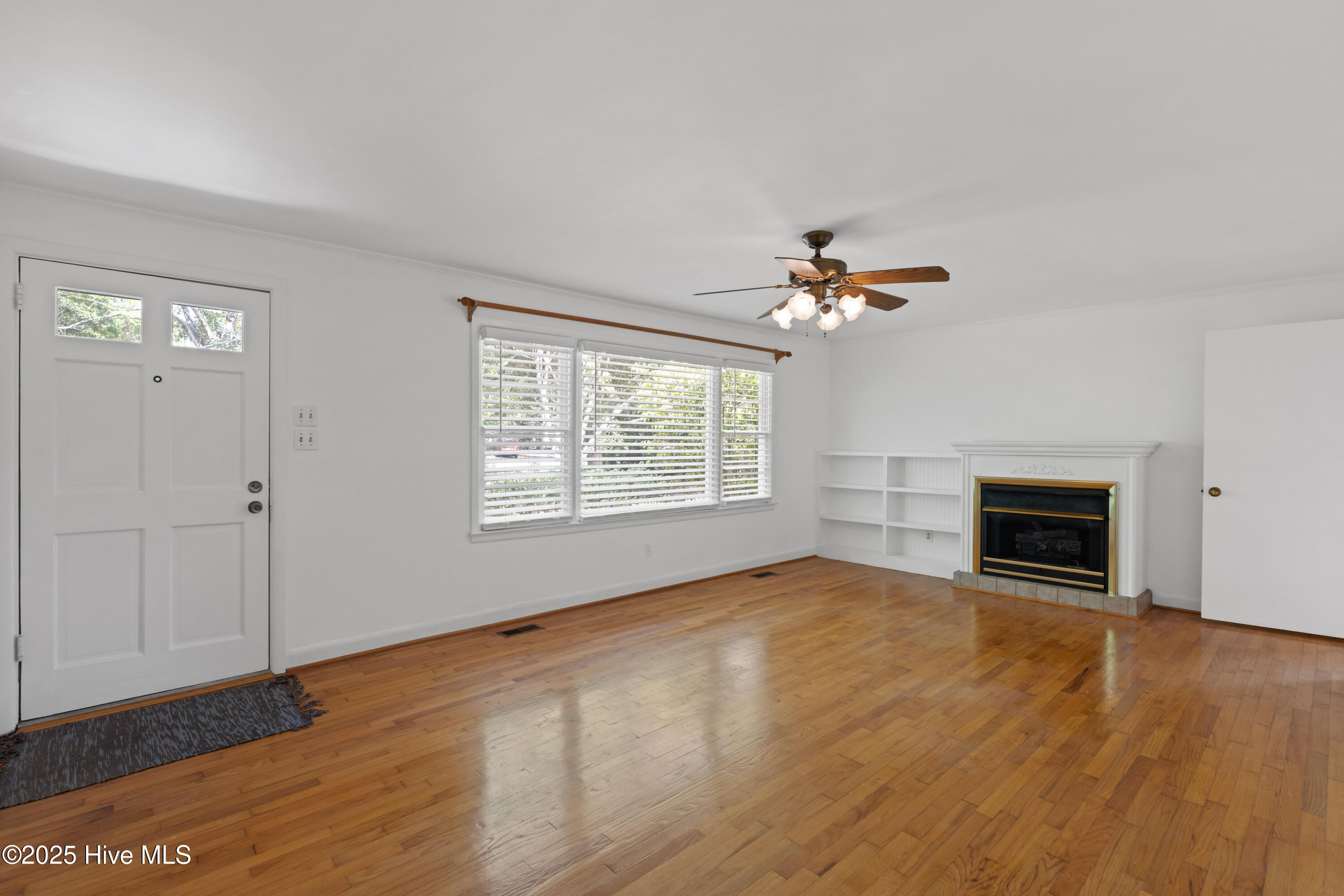 100548409 | Photo 11