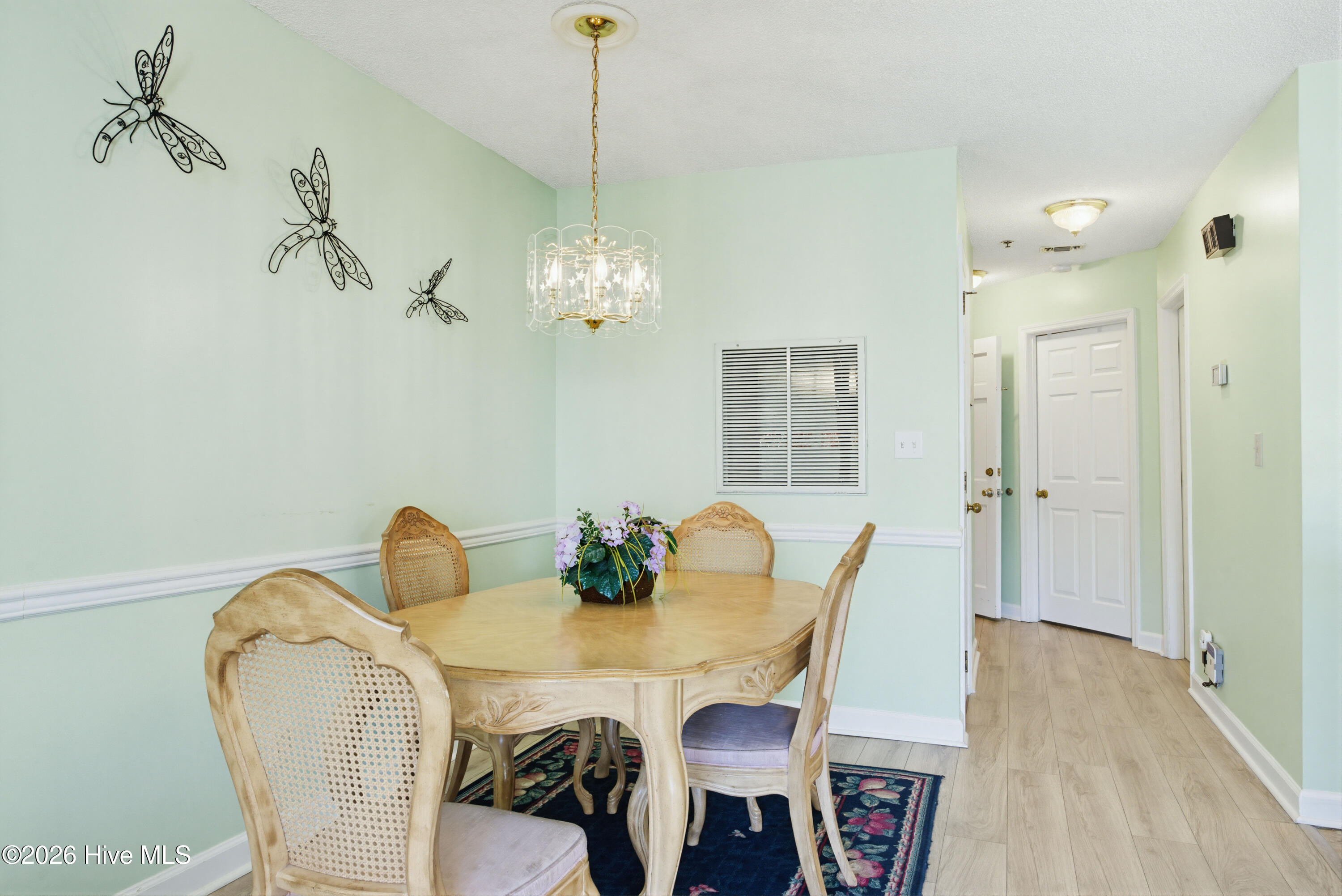 100566316 | Photo 16