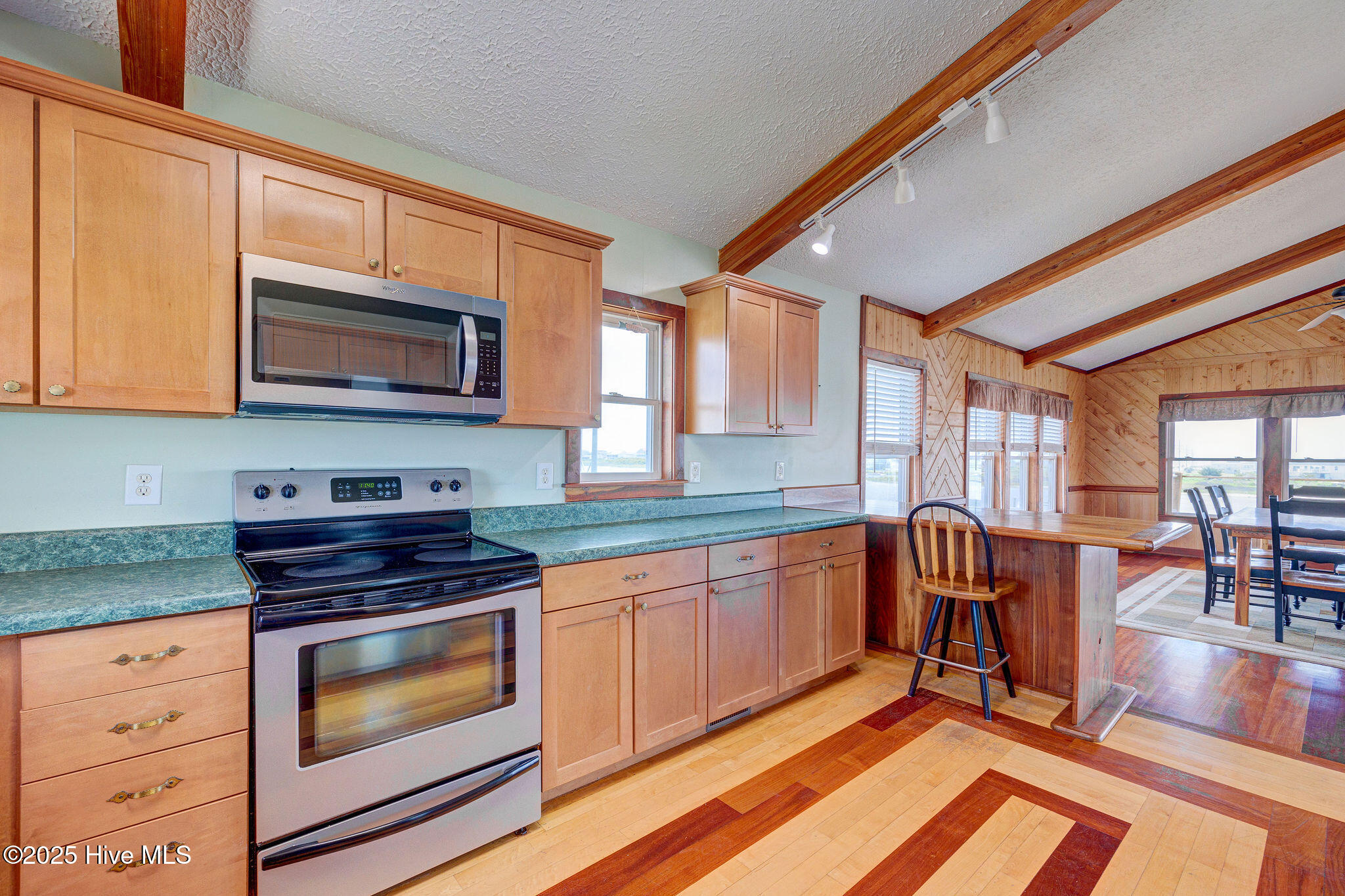 100505826 | Photo 22