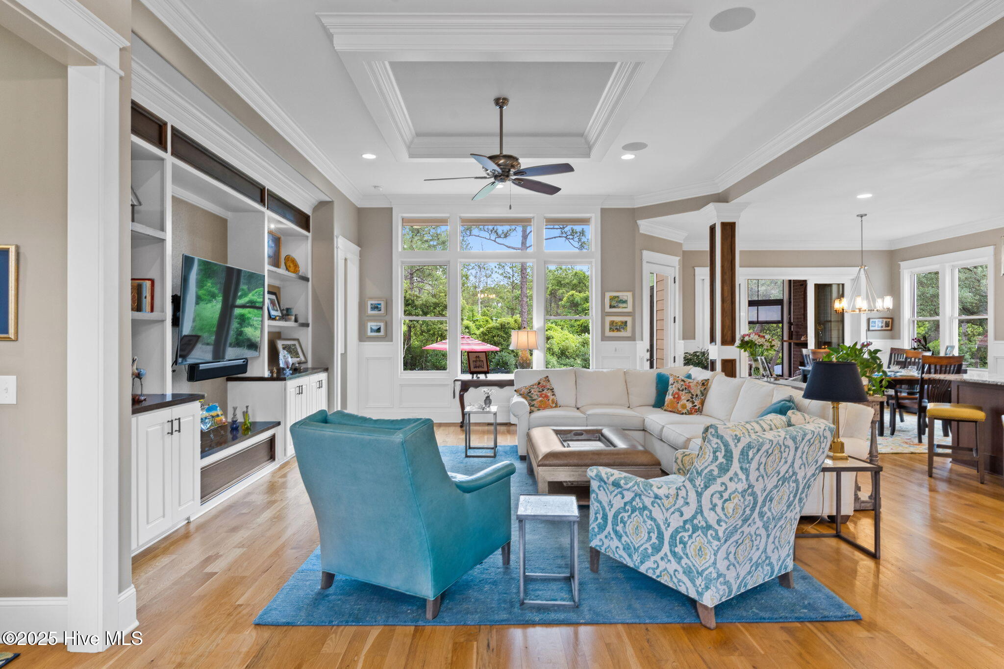 100562401 | Photo 24