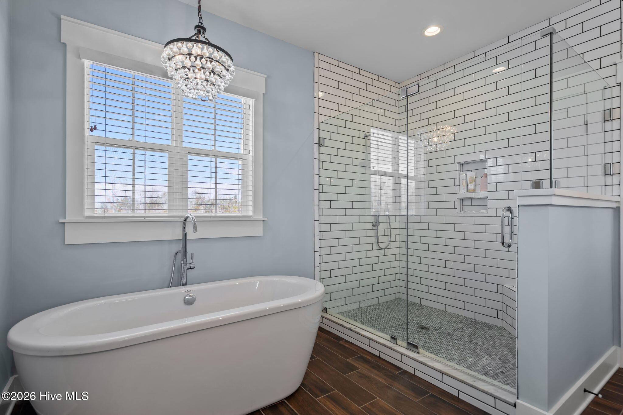 100563591 | Photo 23