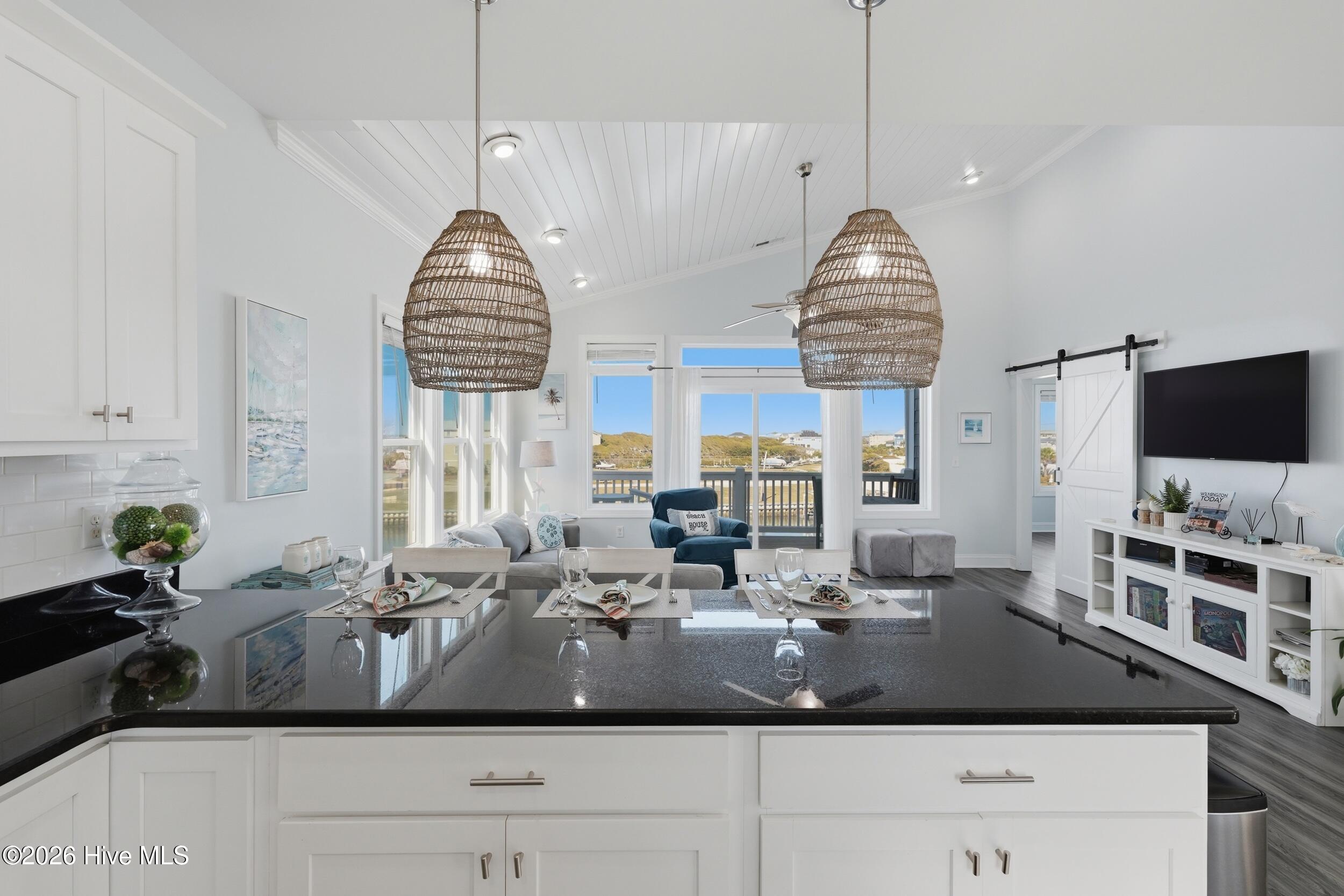 100565871 | Photo 33