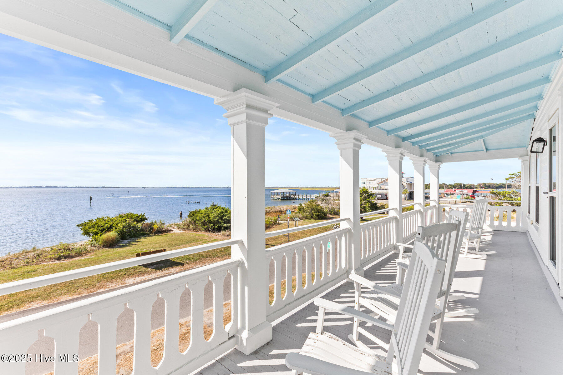 100561116 | Photo 47