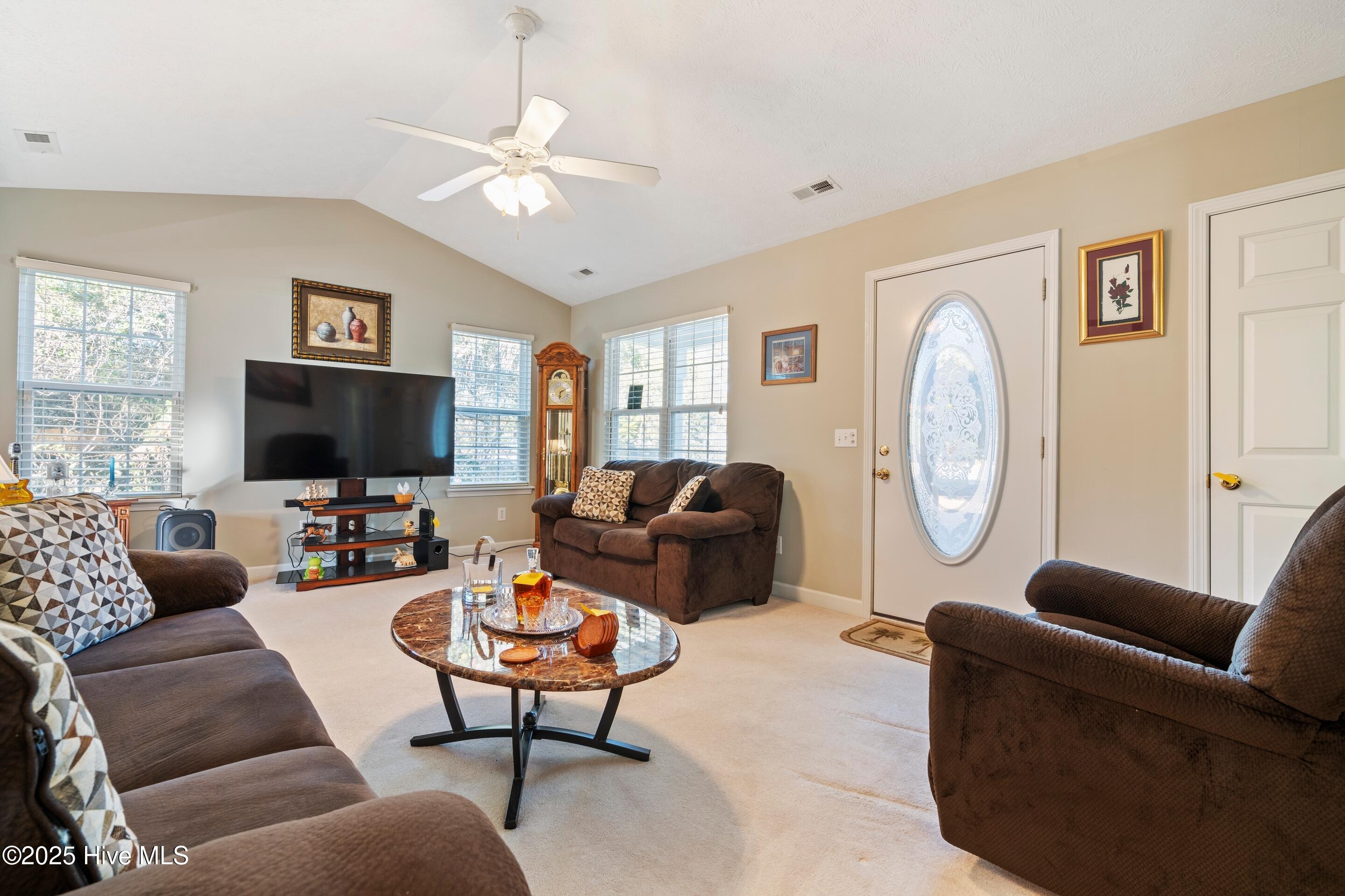 100546792 | Photo 23