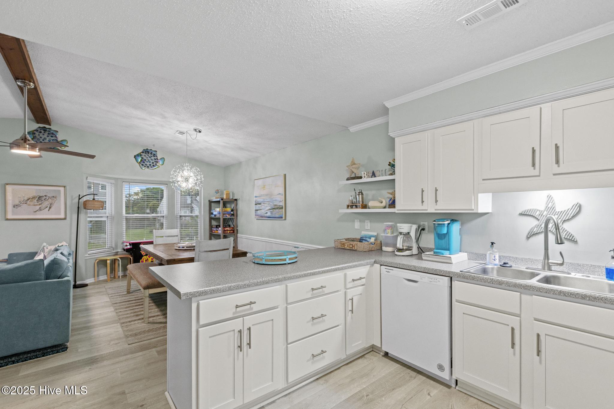 100525730 | Photo 14