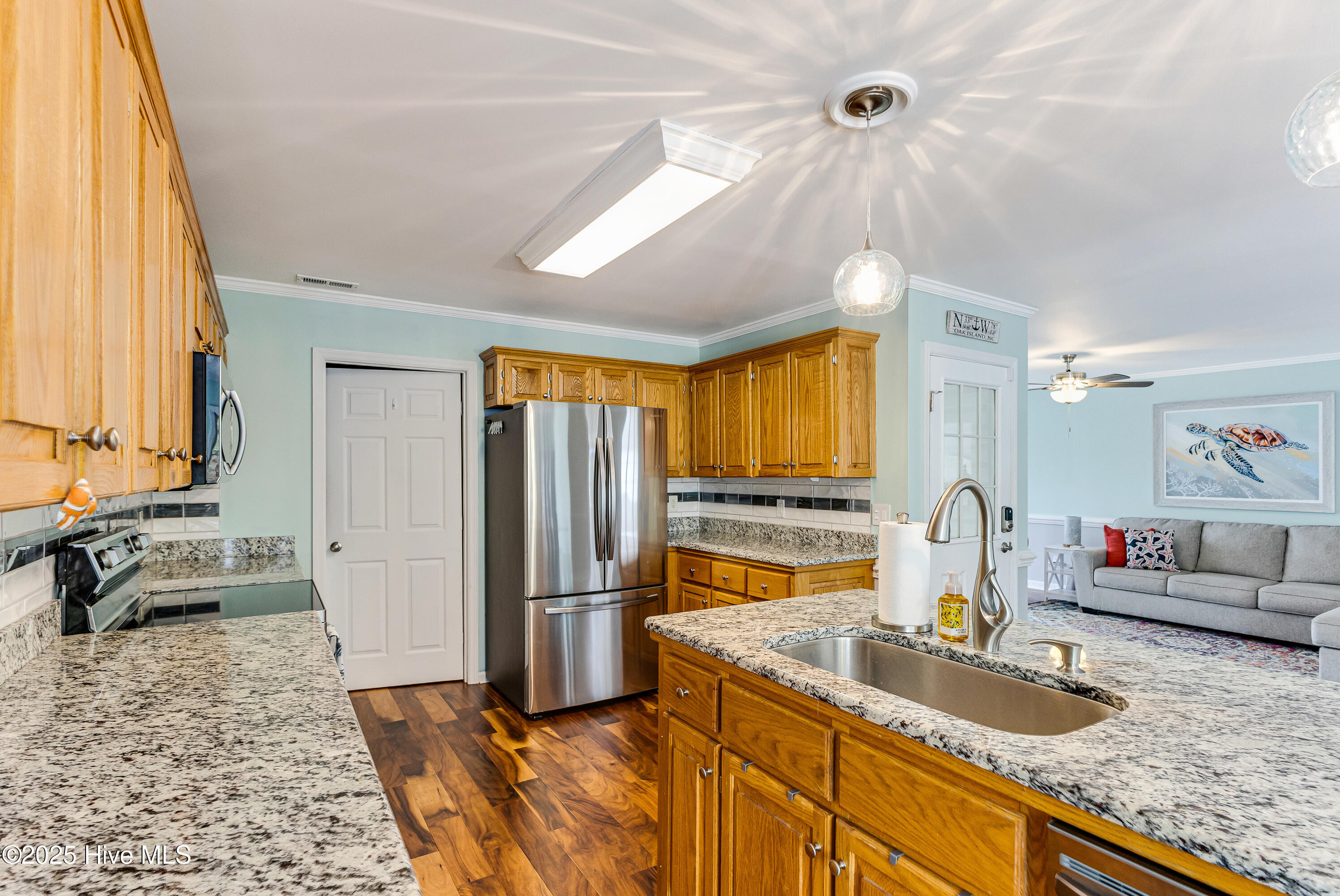 100523594 | Photo 12