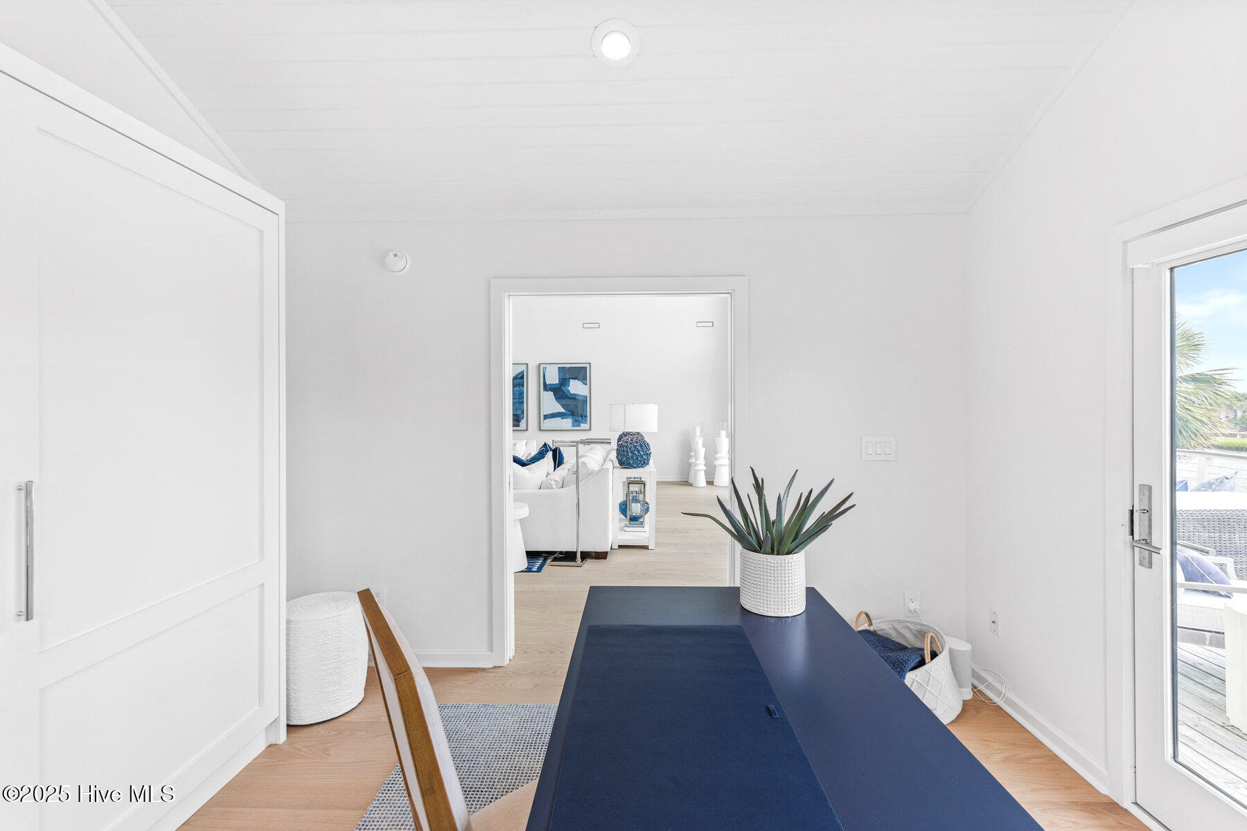 100530519 | Photo 12