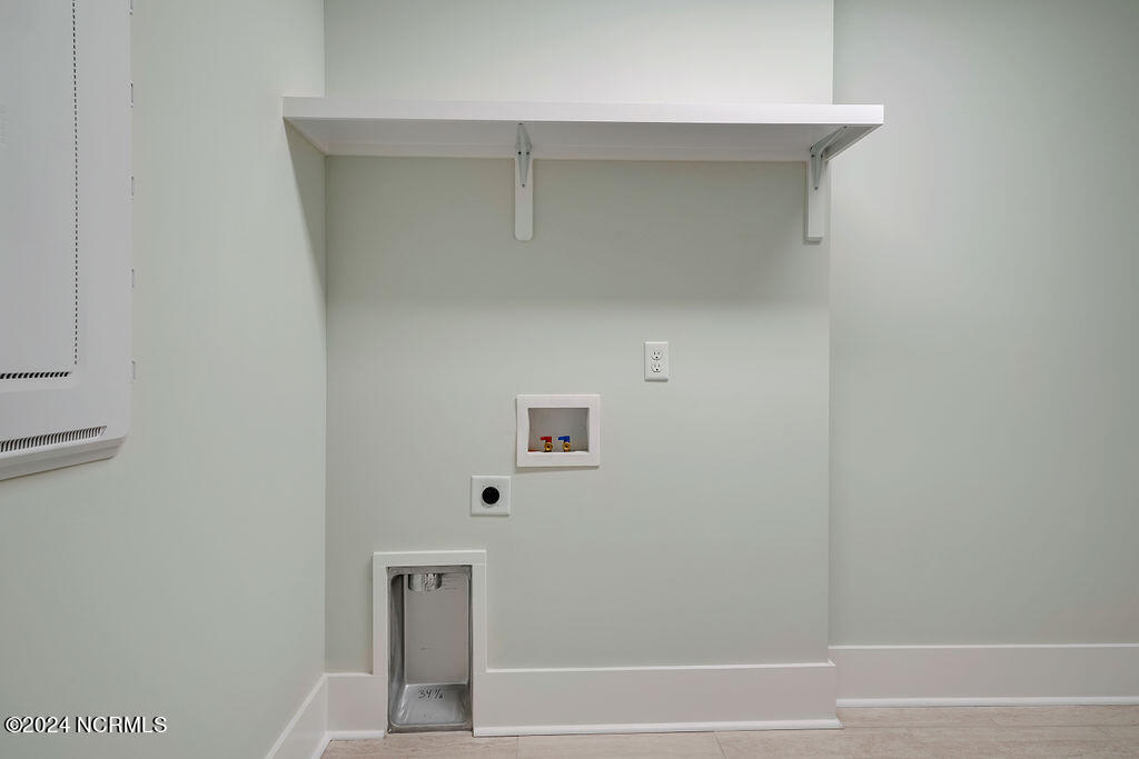 100521621 | Photo 32