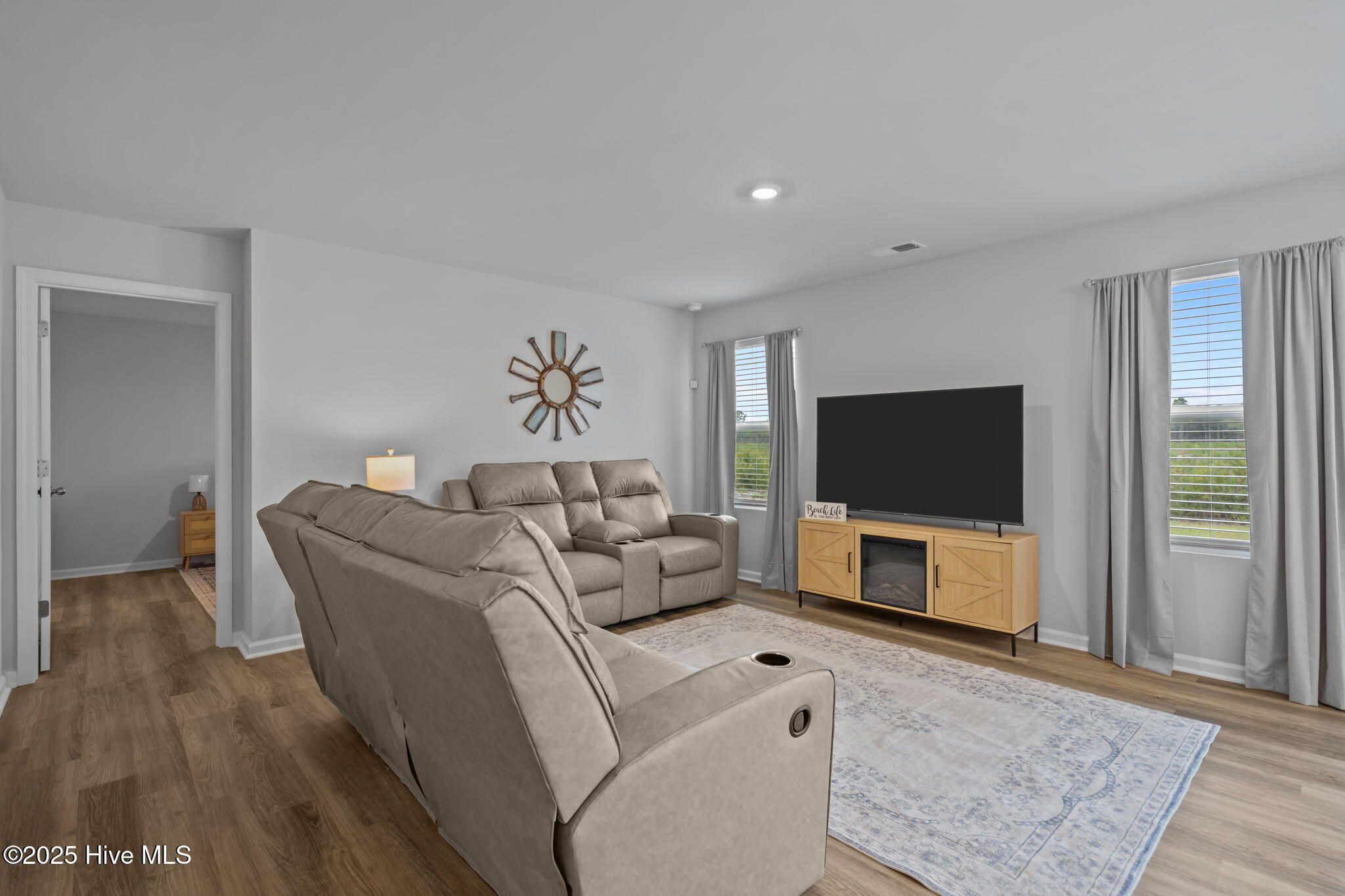 100532150 | Photo 32