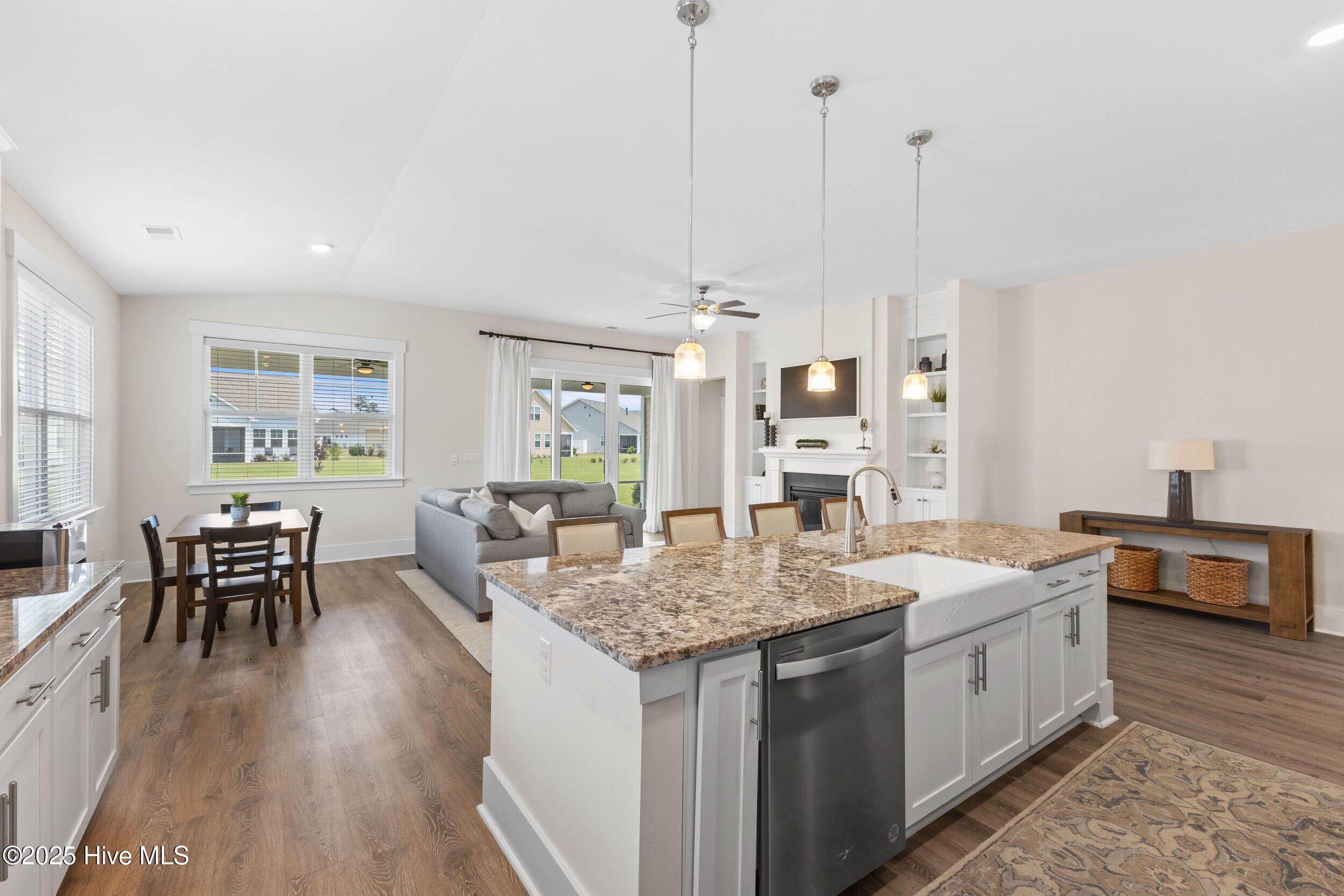 100518034 | Photo 11