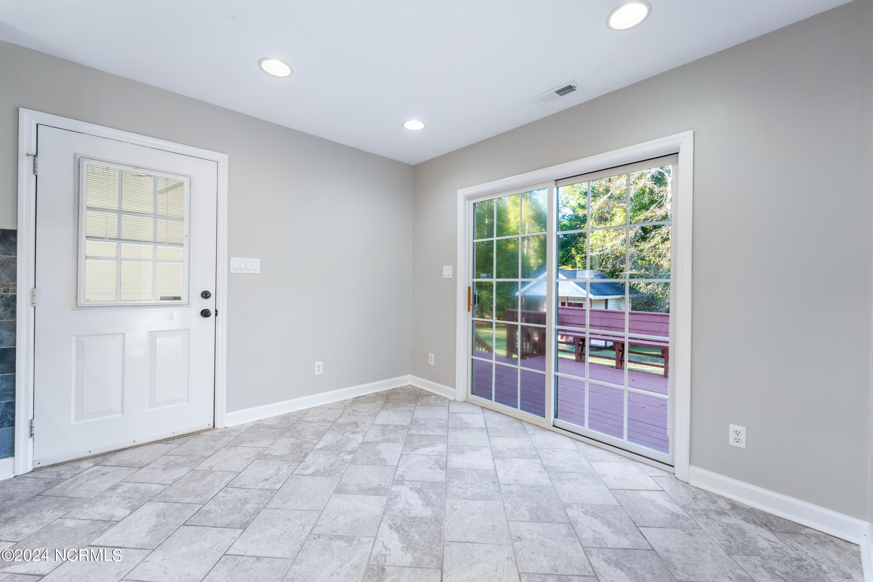 100542942 | Photo 10