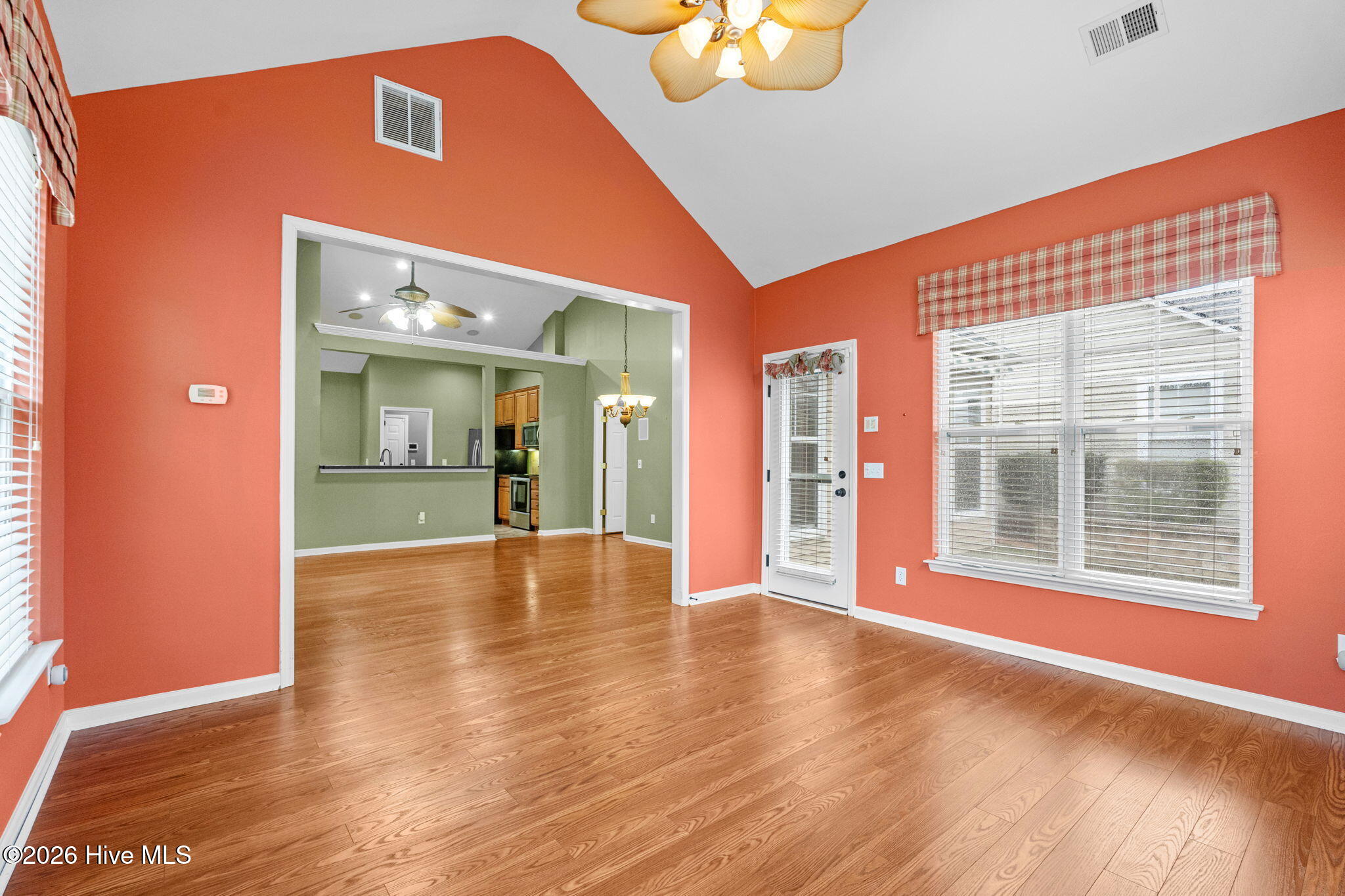 100493950 | Photo 29