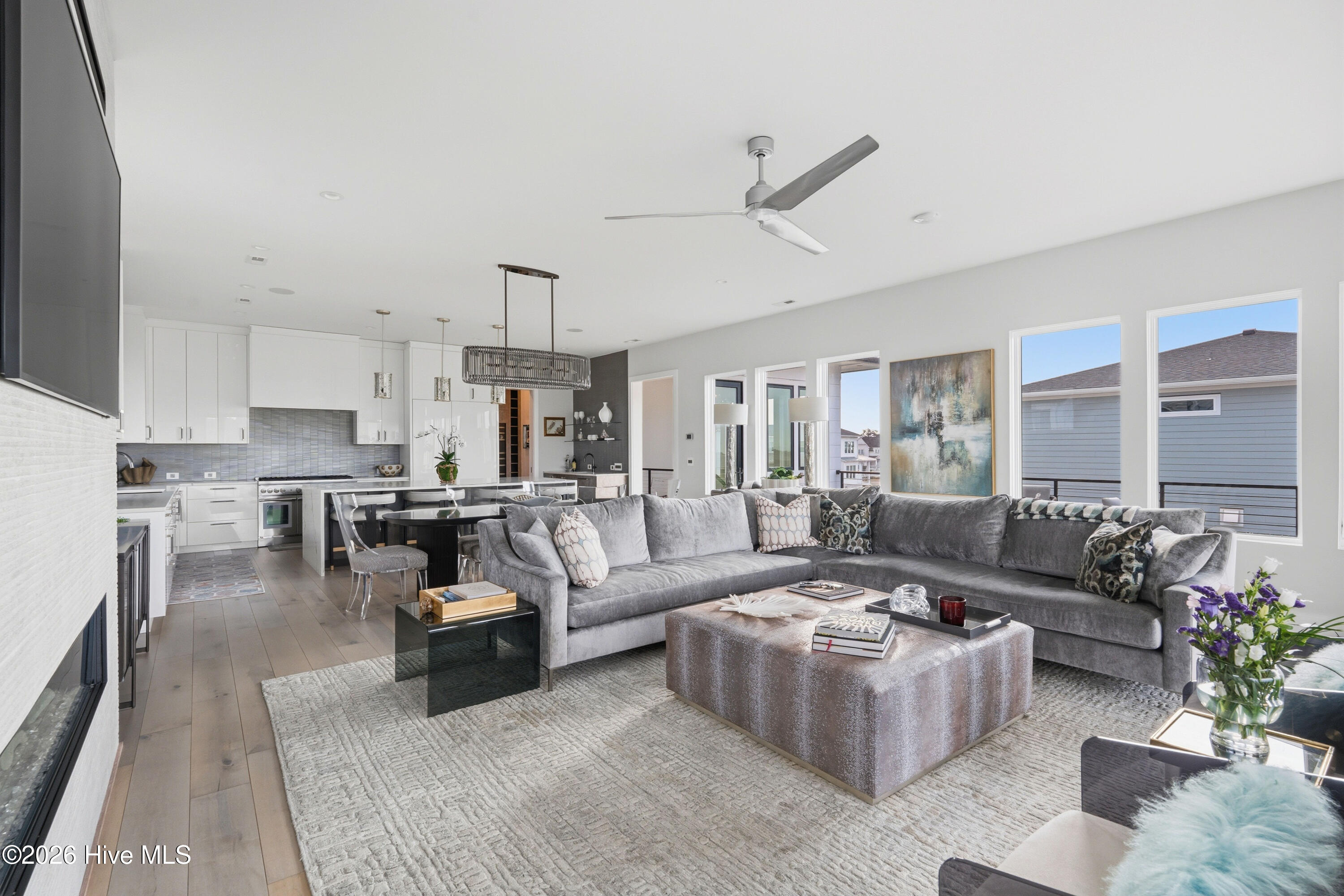 100567165 | Photo 15